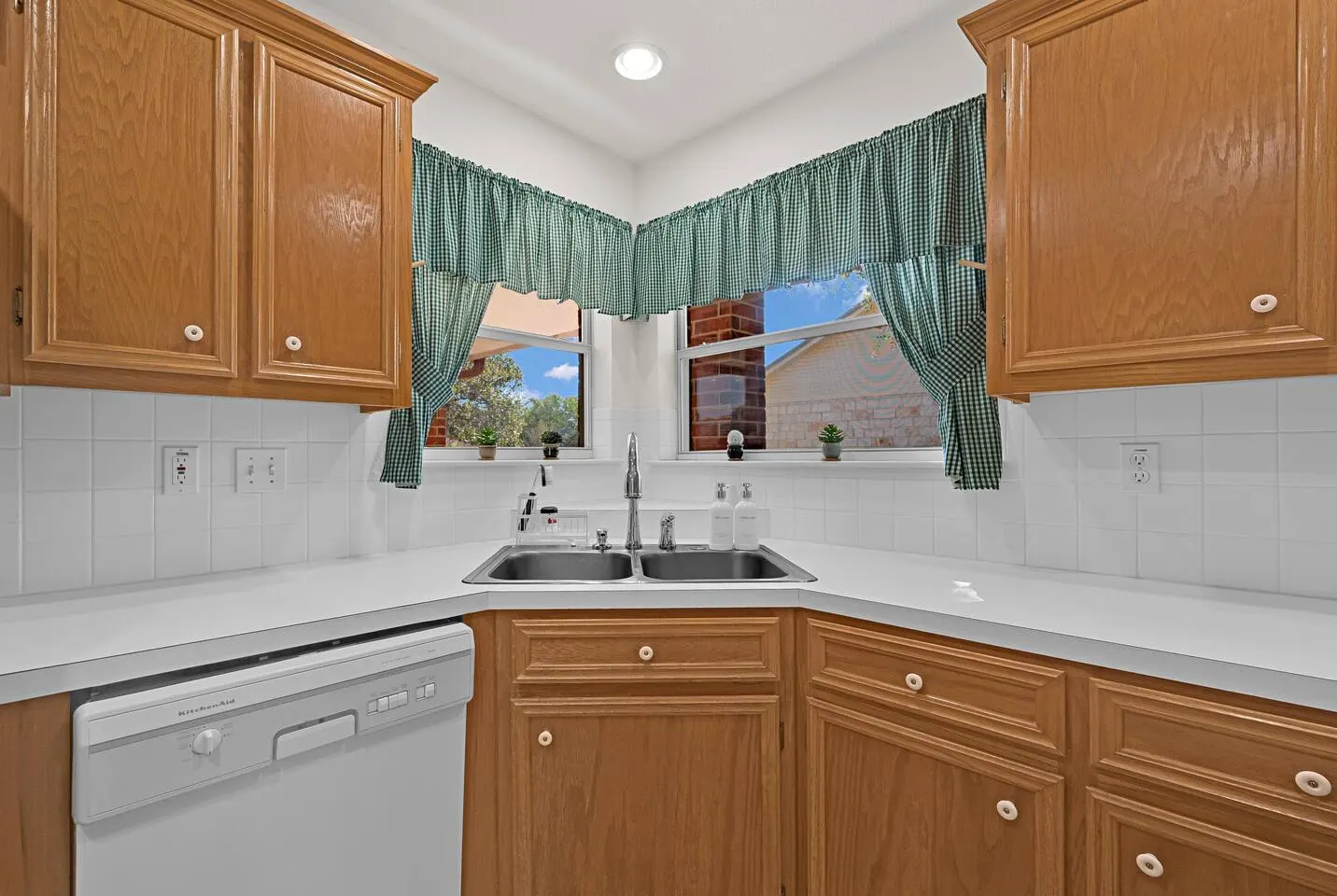 Whisper Hollow: Spa, Game Room 7