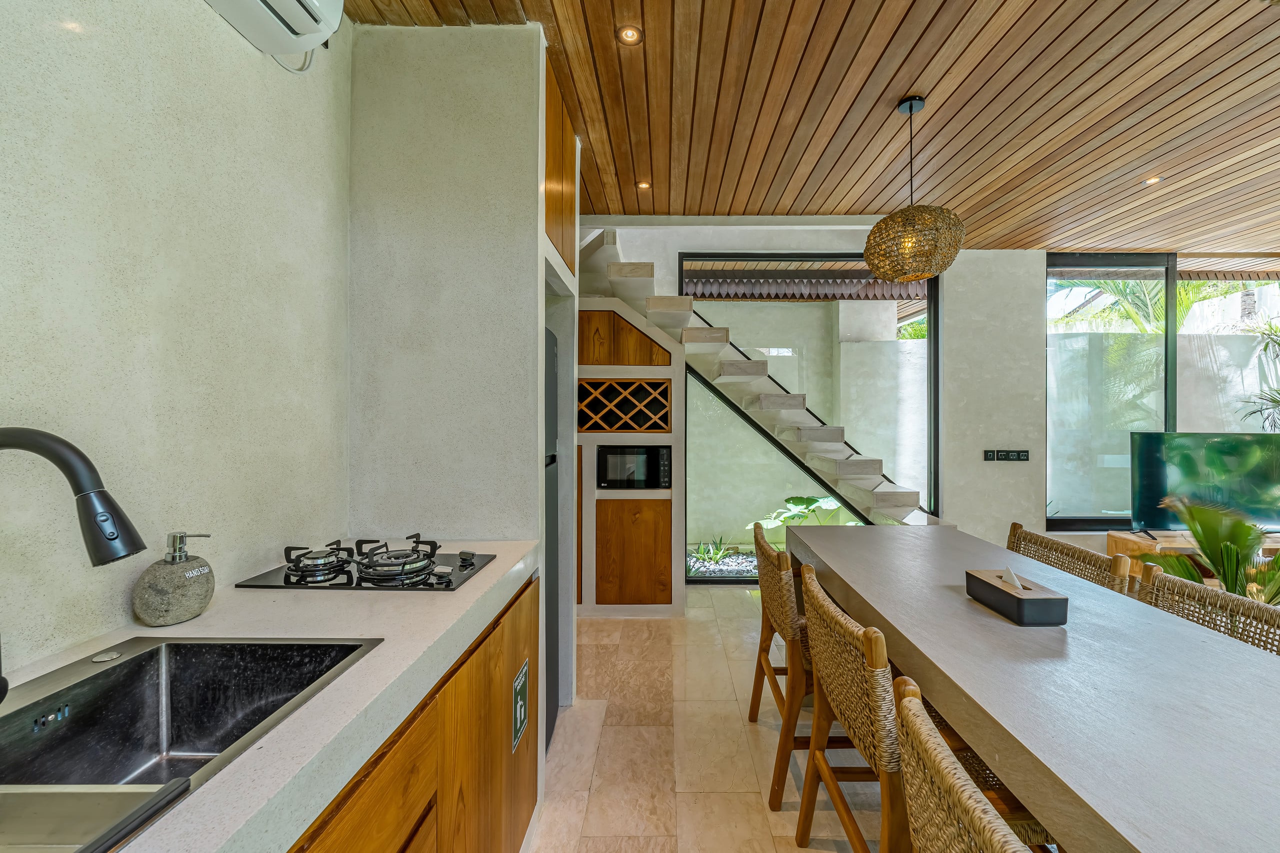 2BR Chic Tropical Villa• Minutes to Bingin Beaches 12