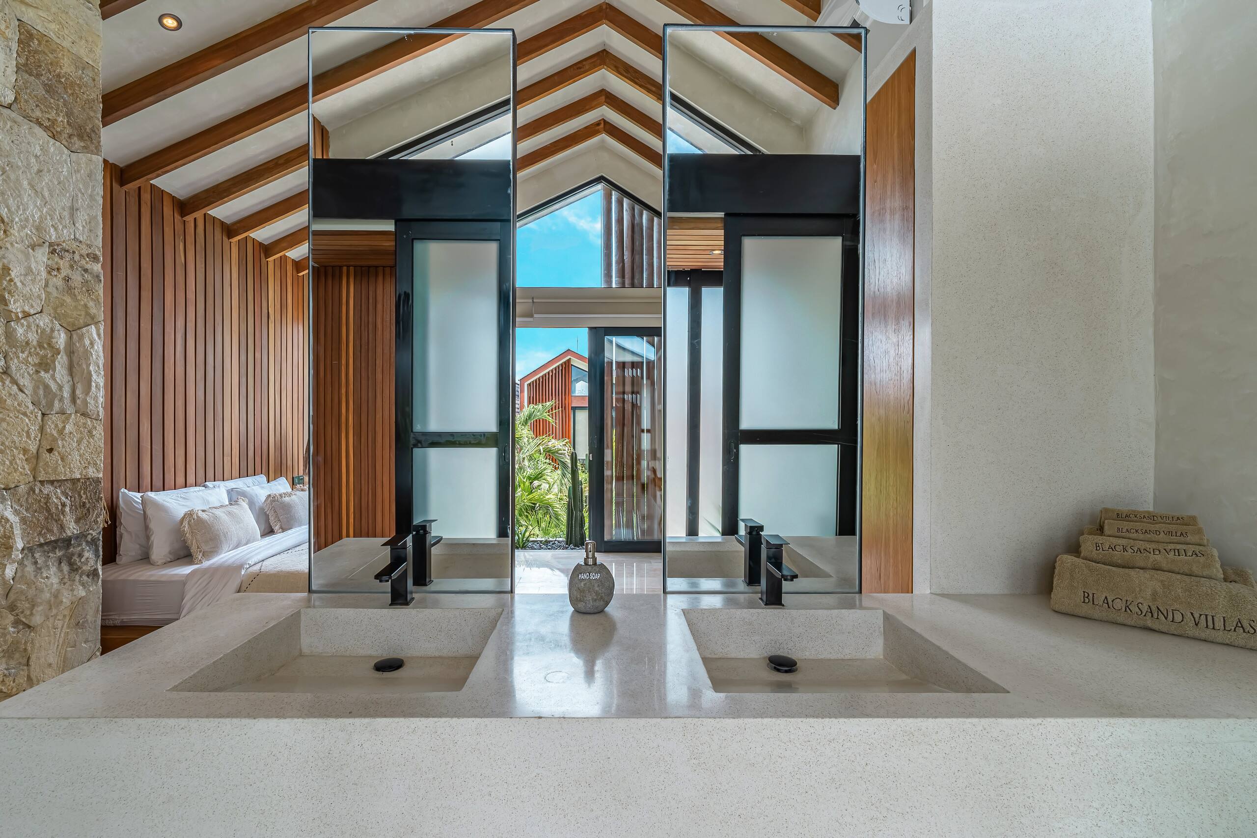 2BR Chic Tropical Villa• Minutes to Bingin Beaches 9