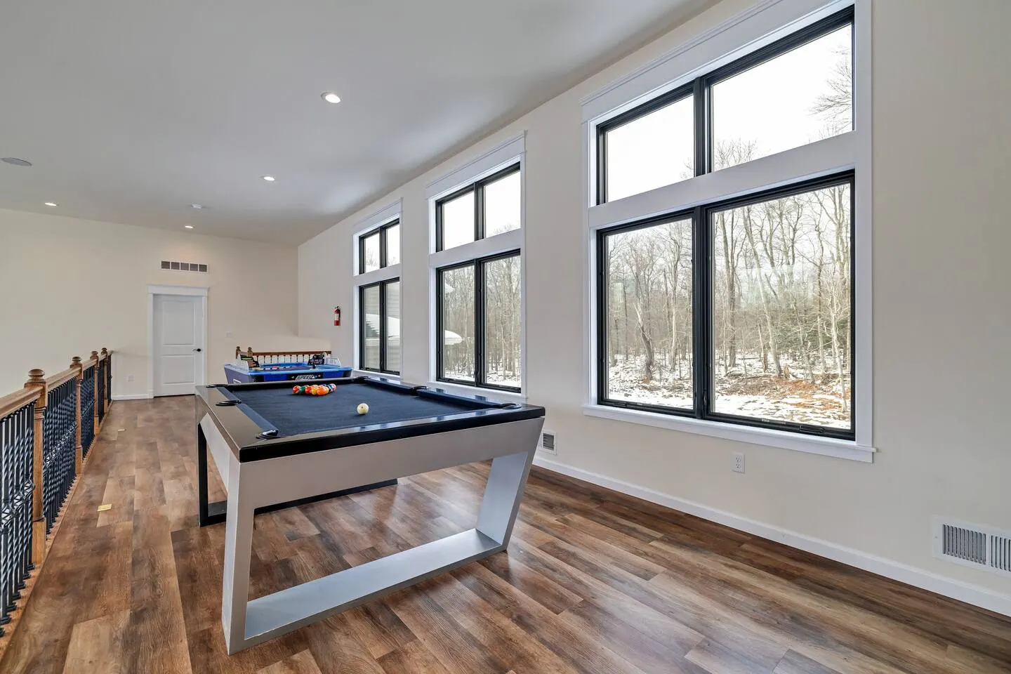 Poconos Luxury Resort: Pool, Theater, Games 7
