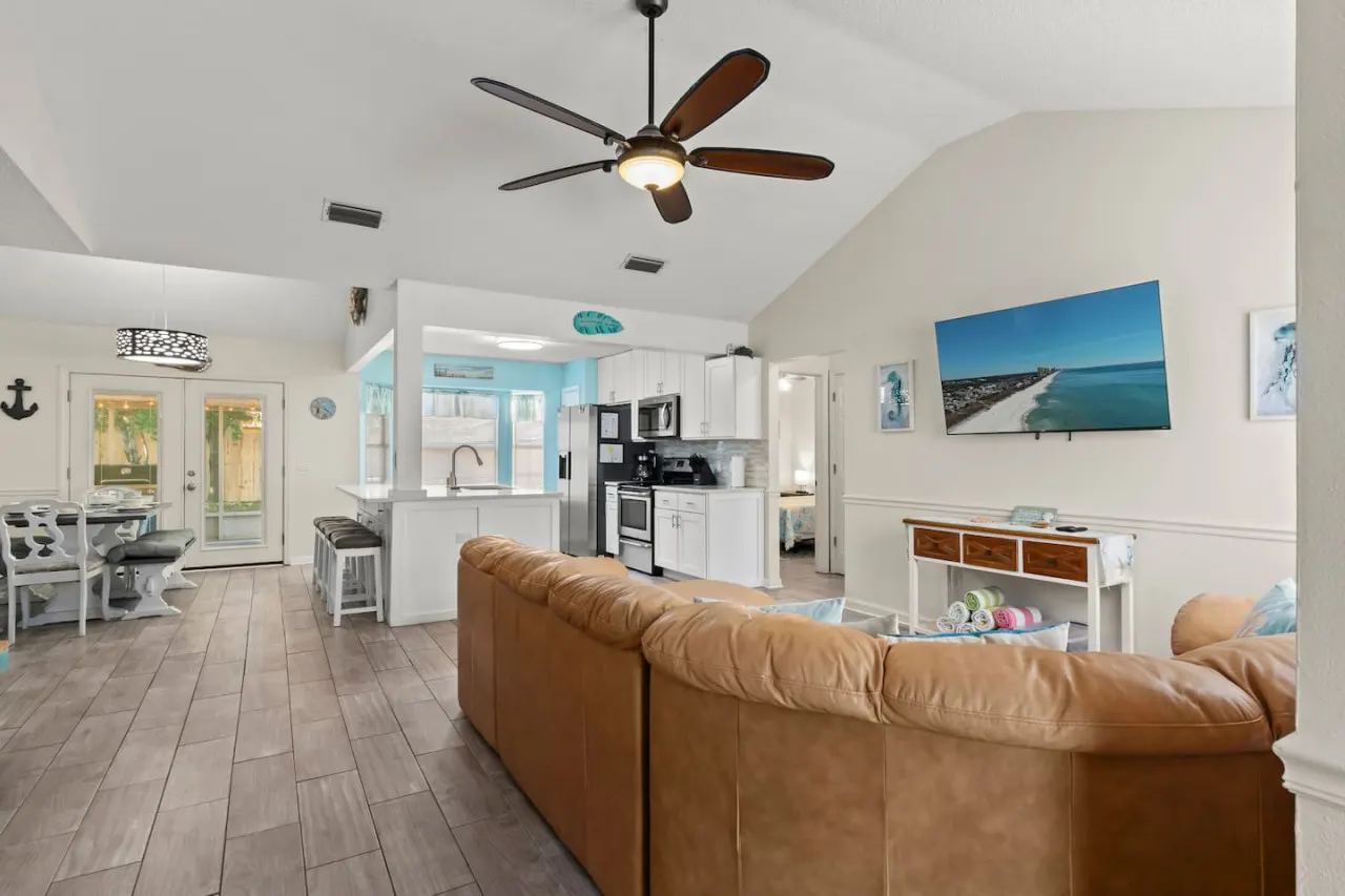 Guava Ohana ~ Cozy Coastal Home w/ Spa & Backyard Oasis 17