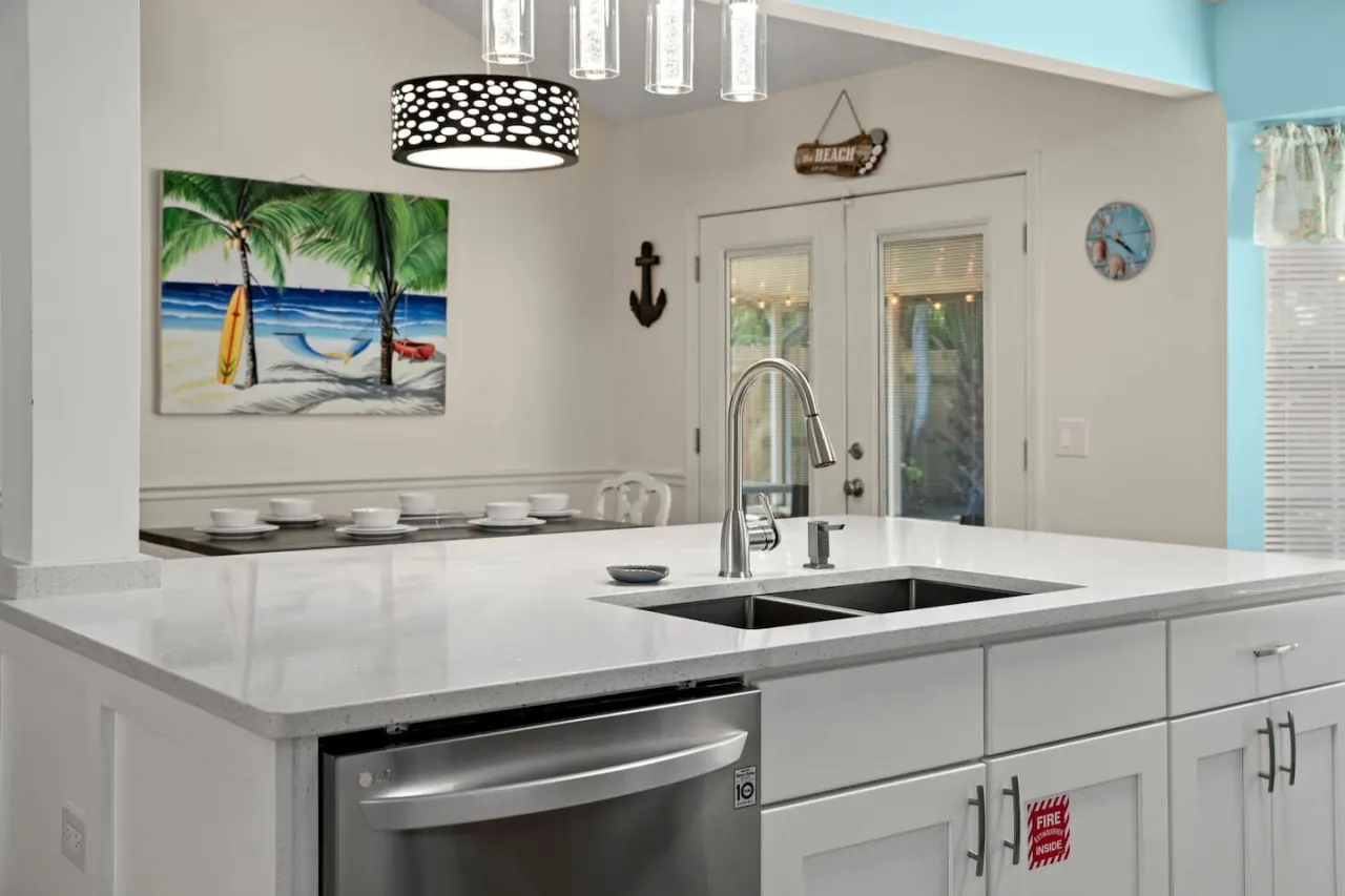 Guava Ohana ~ Cozy Coastal Home w/ Spa & Backyard Oasis 18