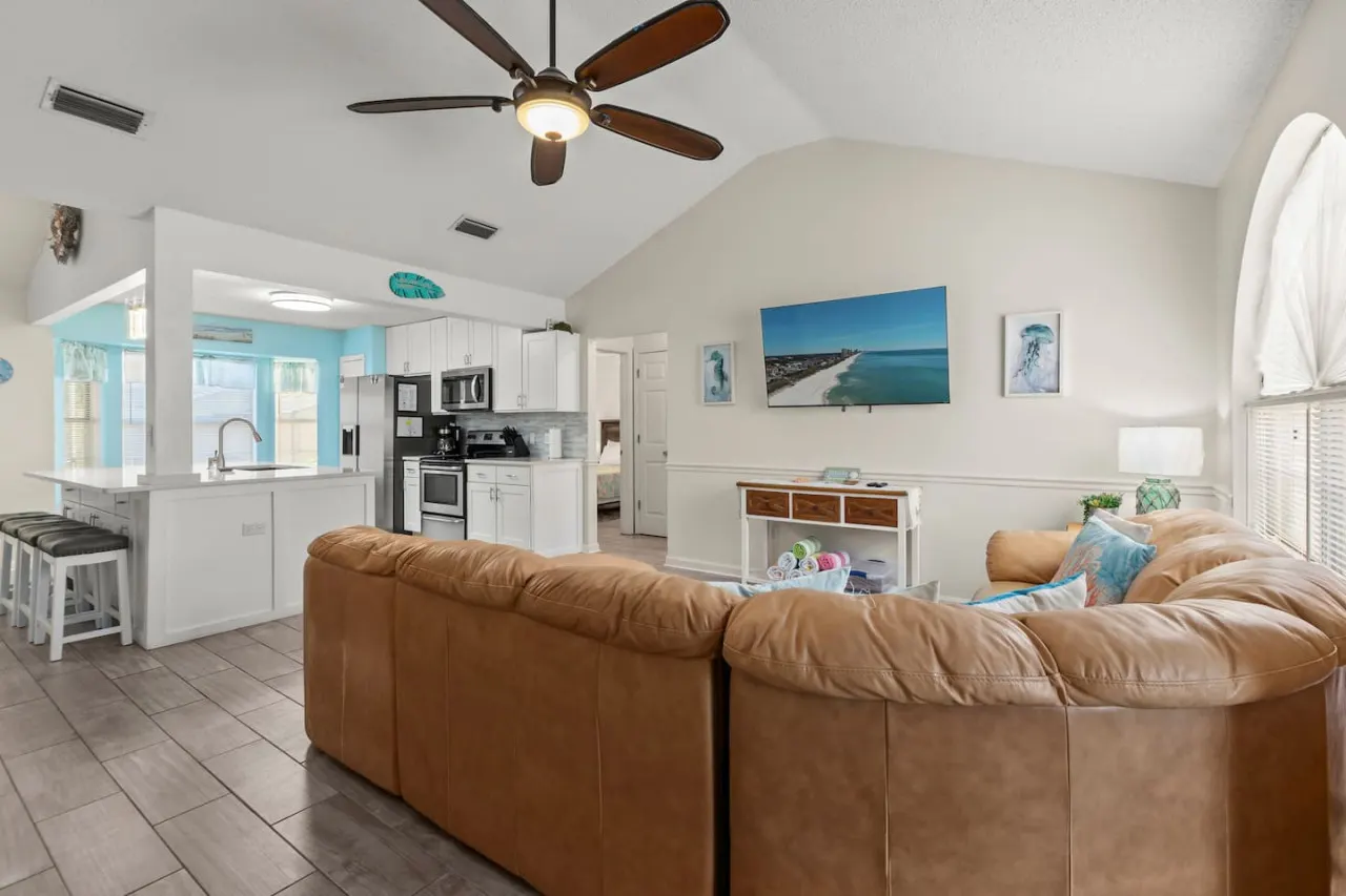 Guava Ohana ~ Cozy Coastal Home w/ Spa & Backyard Oasis 19