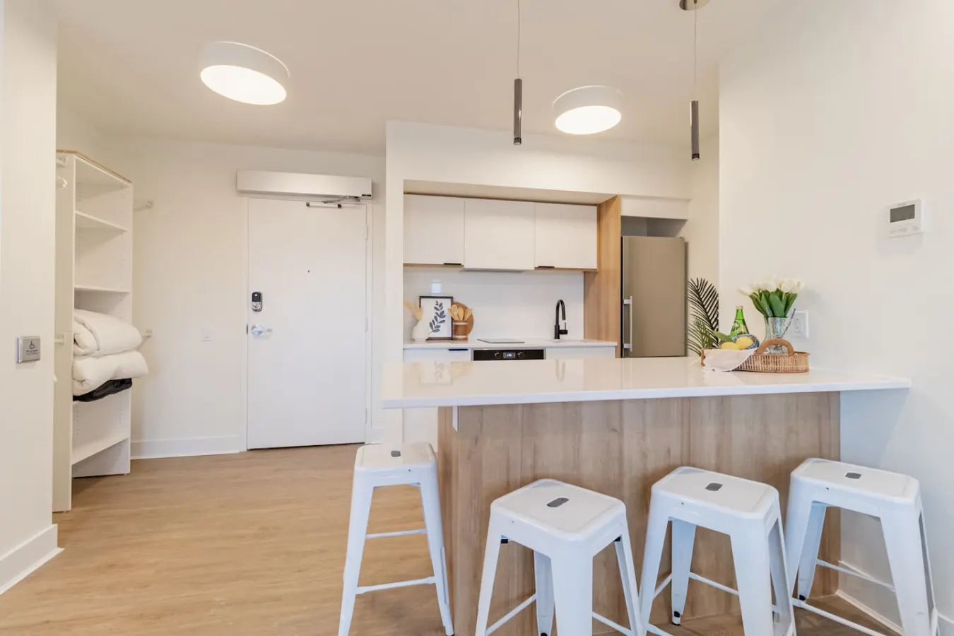 1 Bedroom Condo- Hot Tub, 1 min to beach - 303 — photo 4