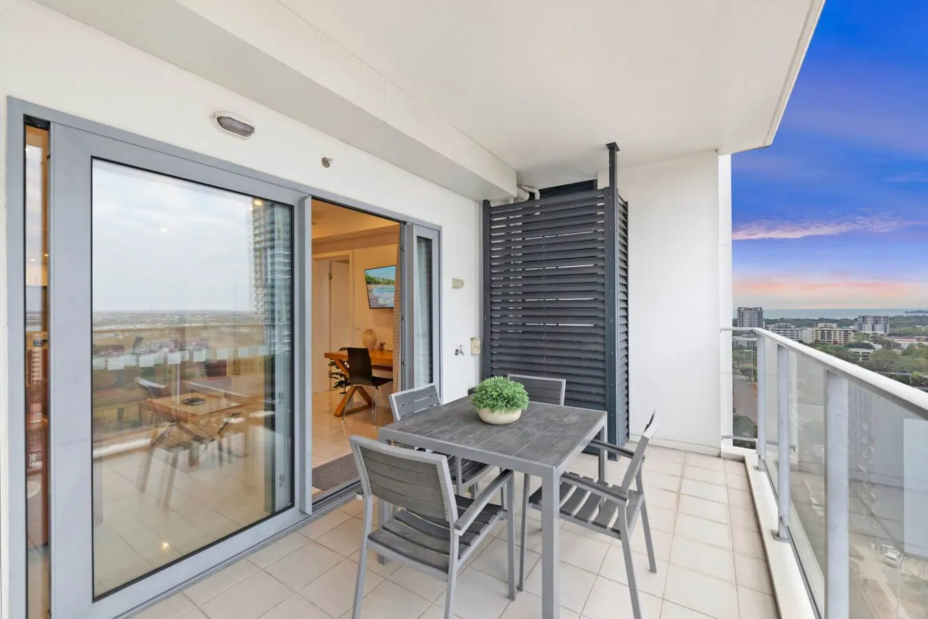 Sunny Shores: Sea Front ~ City Views ~ Gym ~ Pool 6
