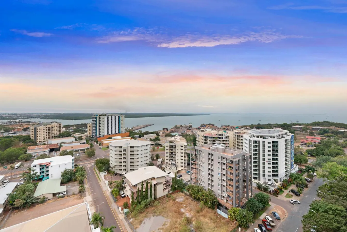 Sunny Shores: Sea Front ~ City Views ~ Gym ~ Pool 7