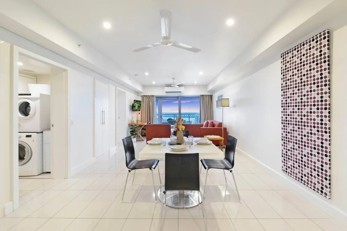 Sunny Shores: Sea Front ~ City Views ~ Gym ~ Pool 8