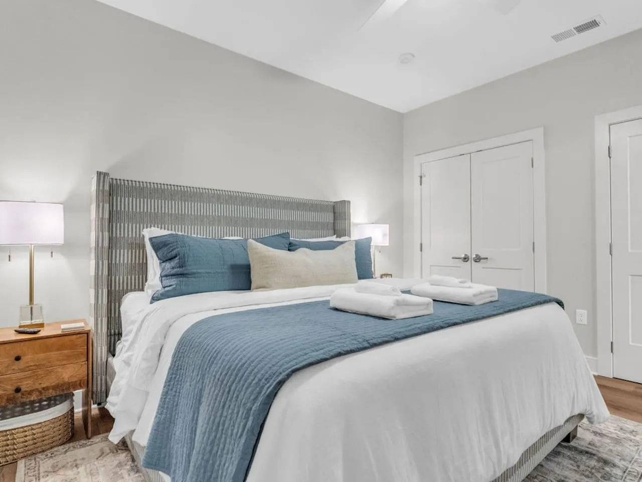 Lone Tree Pass King + Queen Balcony + Parking 18