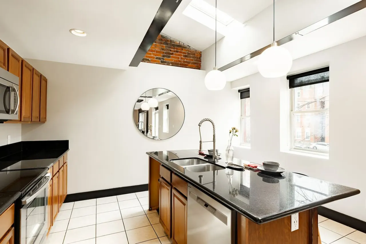 Lux Parkside 1BR Patio Free Parking Walk ALL 10