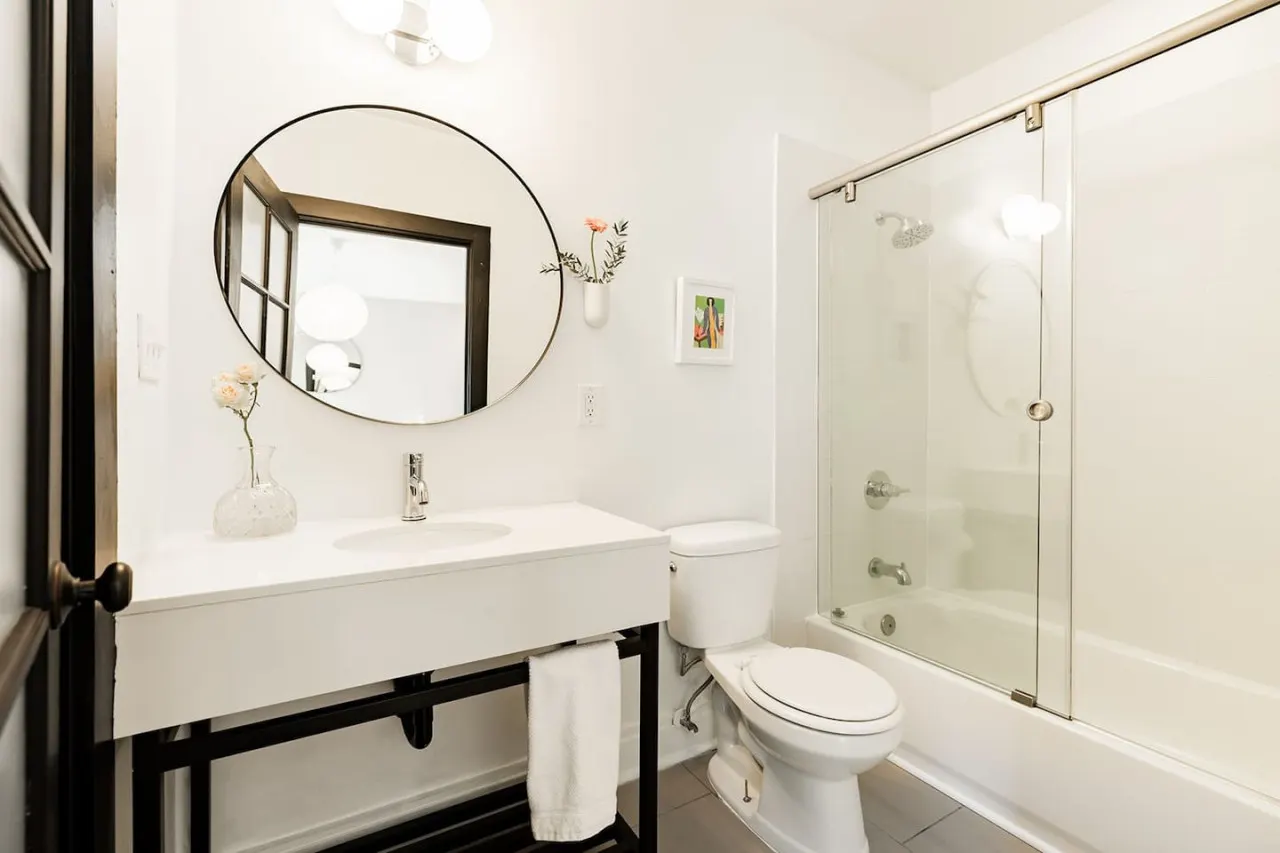 Lux Parkside 1BR Patio Free Parking Walk ALL 5
