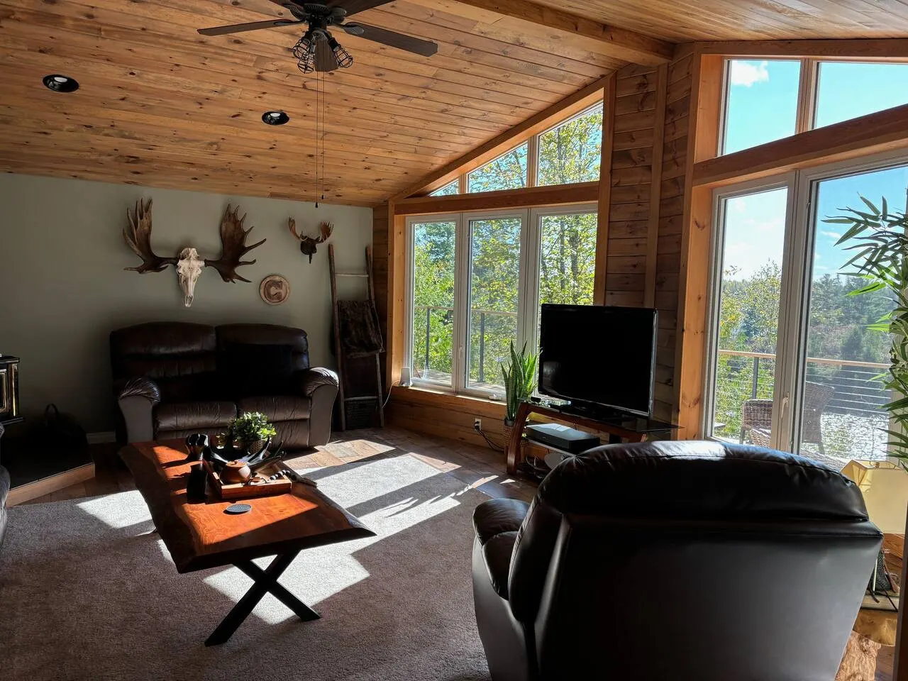 Peaceful Year-Round Lakefront Getaway Nickel Lake 10