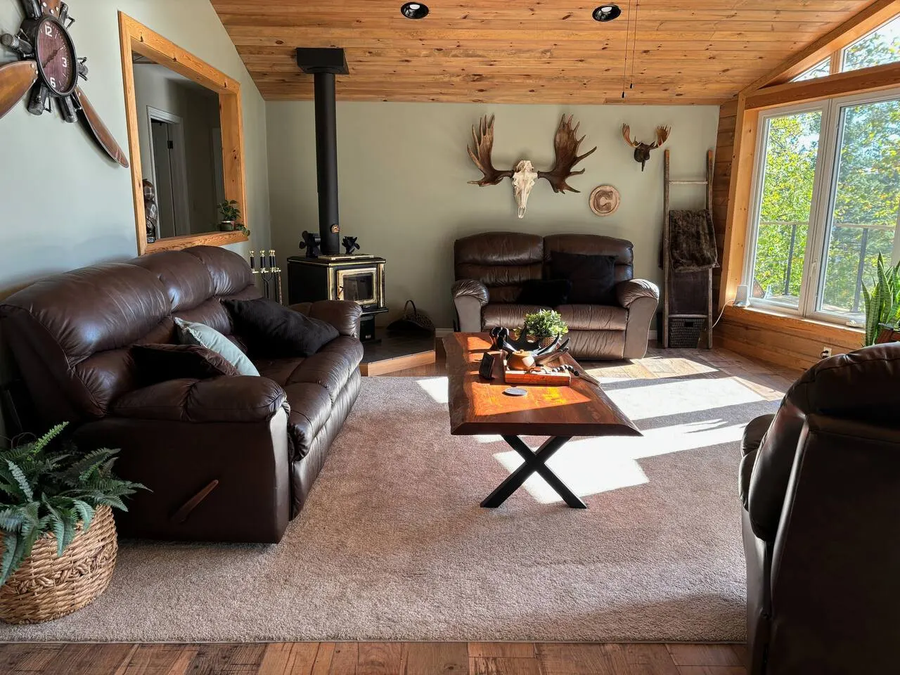 Peaceful Year-Round Lakefront Getaway Nickel Lake 11