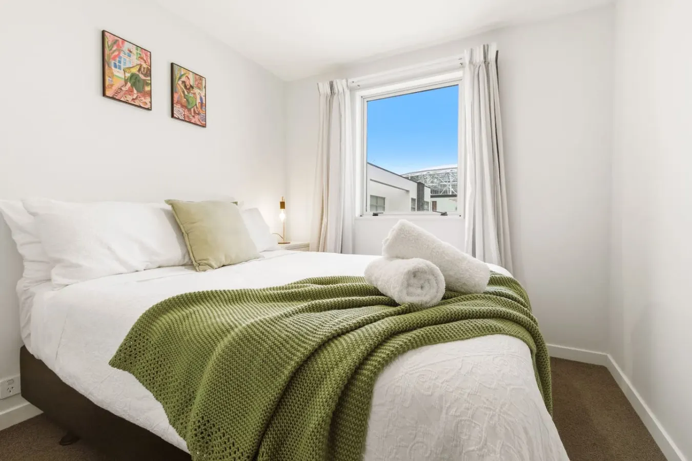 Central apartment next to Cathedral, FREE carpark 9