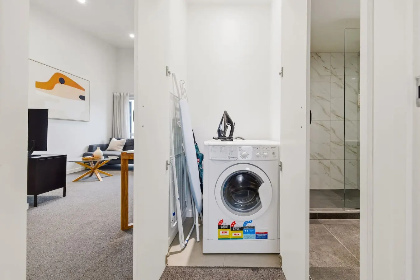 Central apartment next to Cathedral, FREE carpark 11