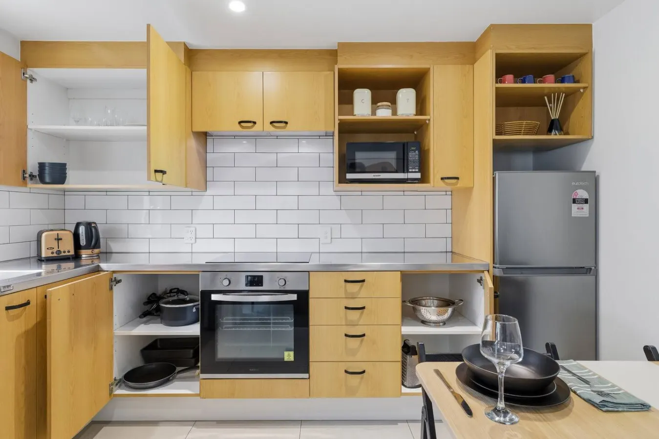 Central apartment next to Cathedral, FREE carpark 12
