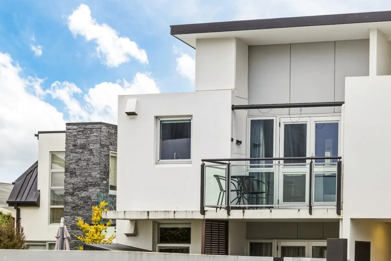 Central apartment next to Cathedral, FREE carpark 5