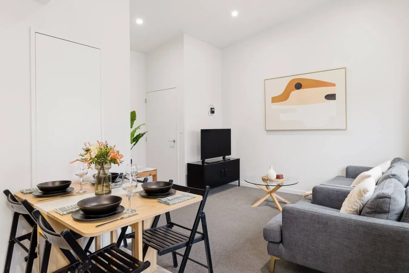 Central apartment next to Cathedral, FREE carpark 6