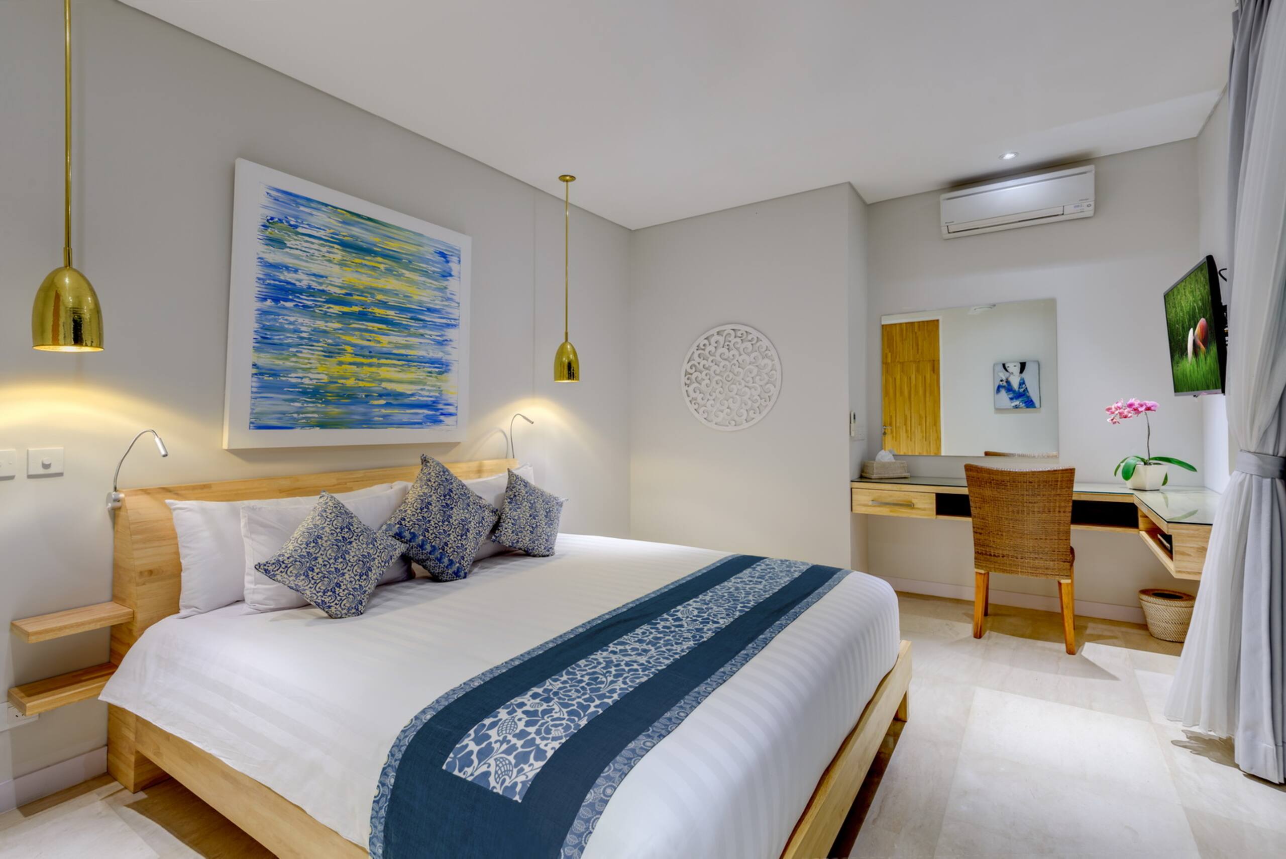 Luxury 4BR, Sleeps 8, Daily BF, Butler, 24hr Sec. 17