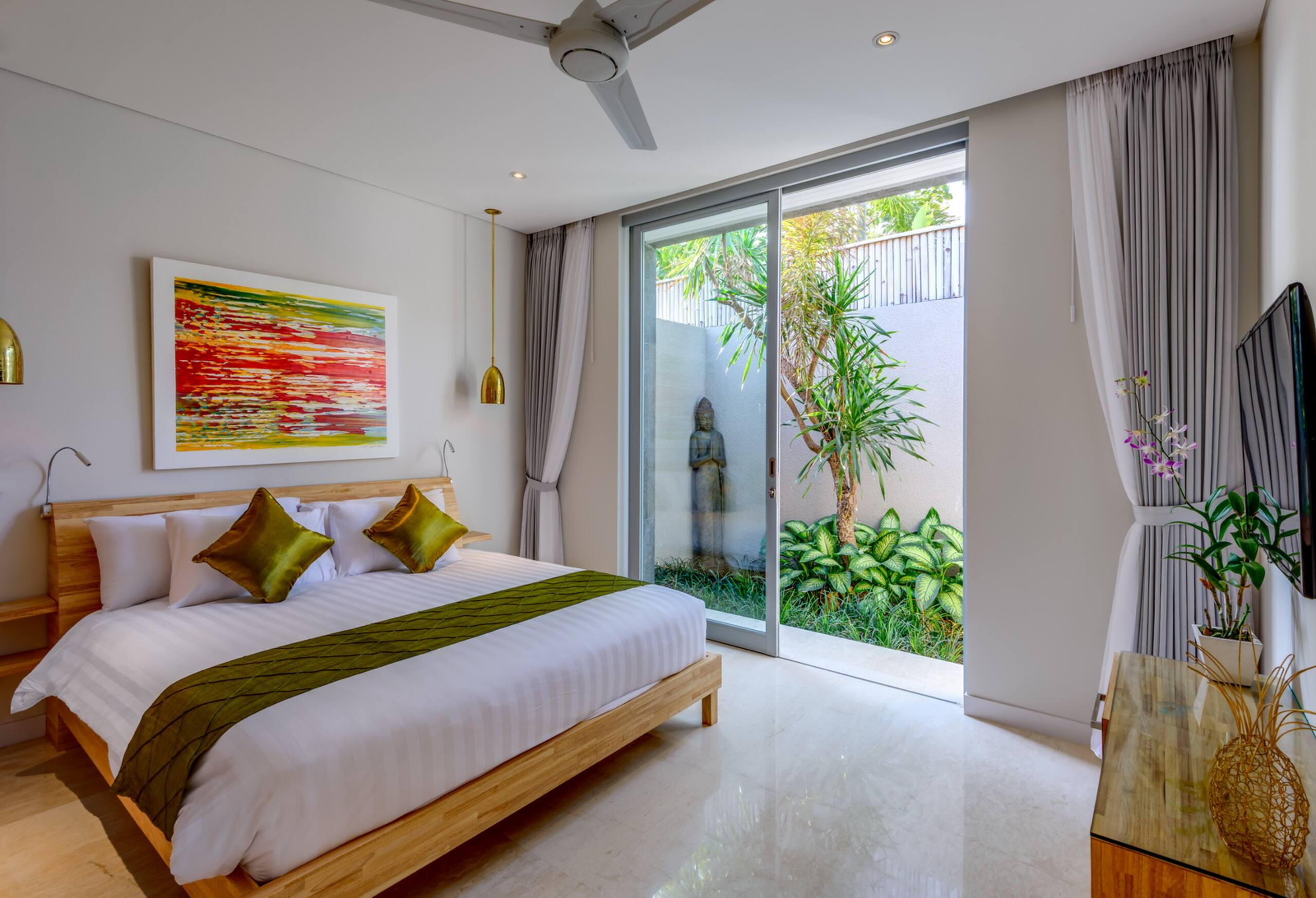 Luxury 4BR, Sleeps 8, Daily BF, Butler, 24hr Sec. 20