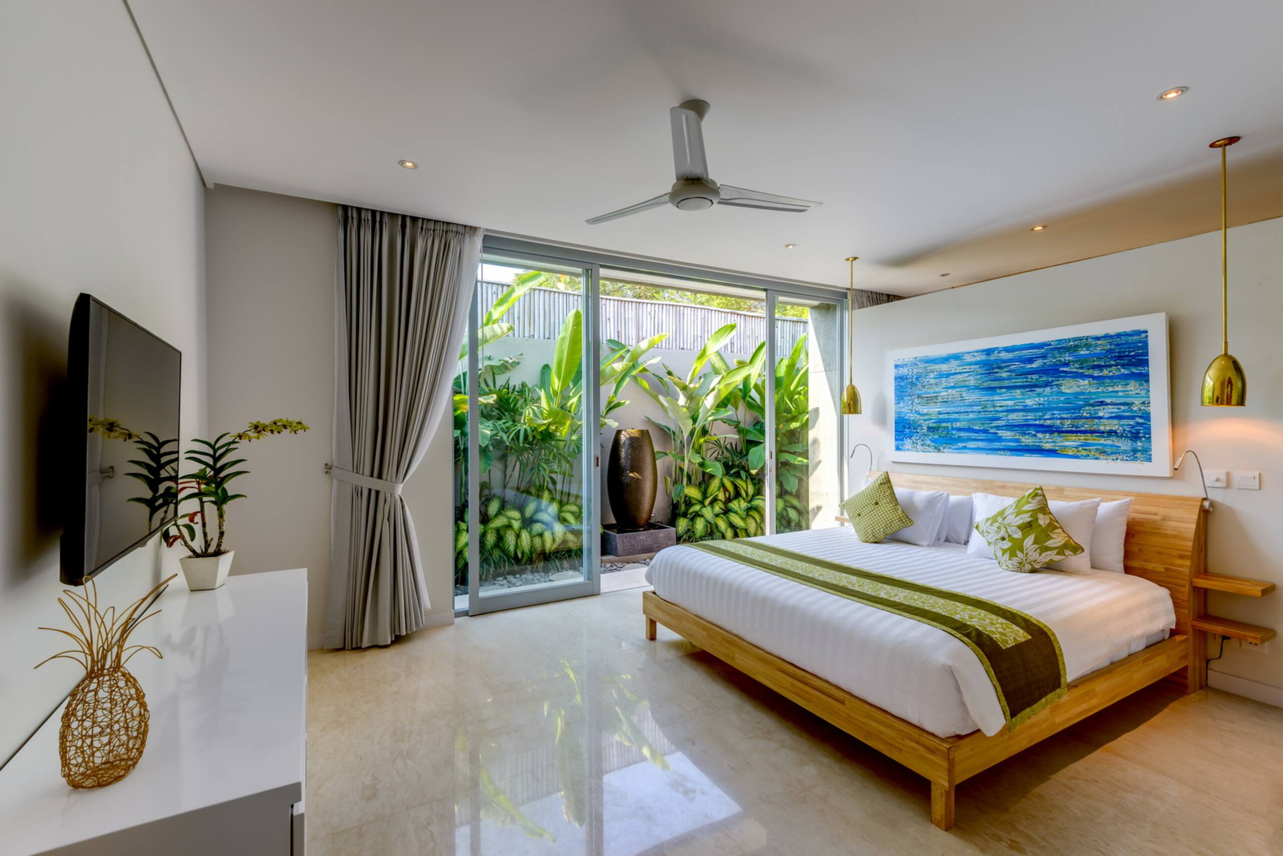Luxury 4BR, Sleeps 8, Daily BF, Butler, 24hr Sec. 21