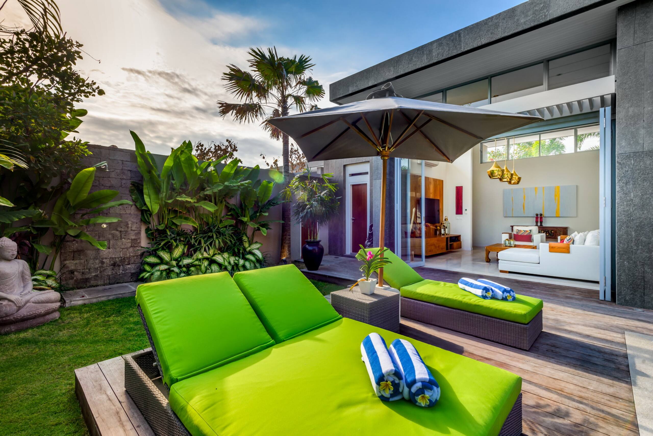 Luxury 4BR, Sleeps 8, Daily BF, Butler, 24hr Sec. 15
