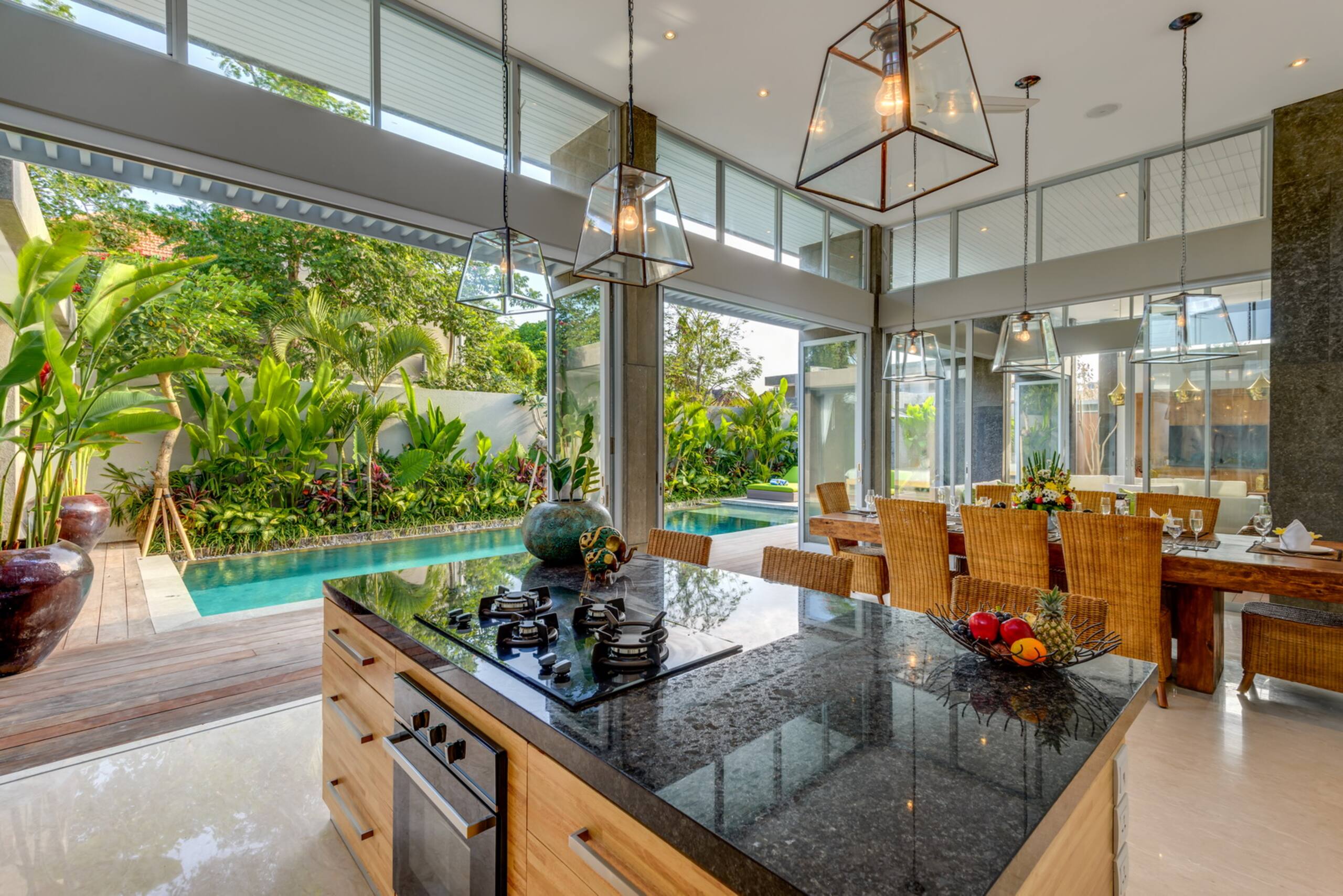 Luxury 4BR, Sleeps 8, Daily BF, Butler, 24hr Sec. — photo 3