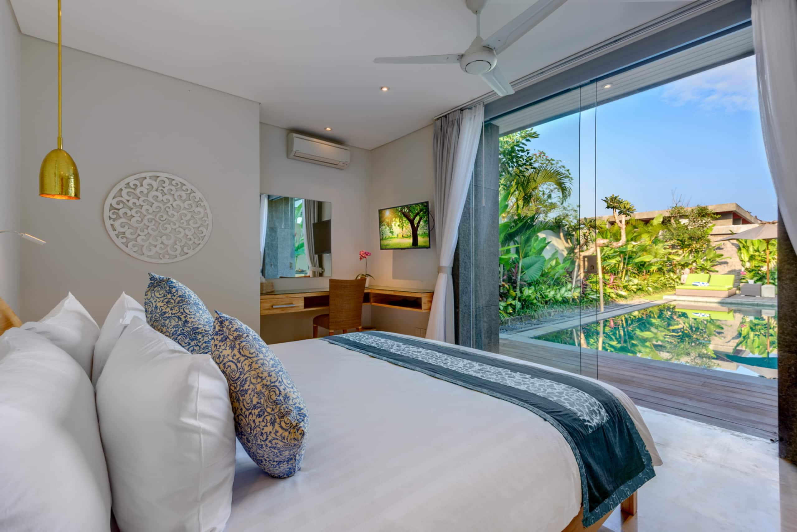 Luxury 4BR, Sleeps 8, Daily BF, Butler, 24hr Sec. 6