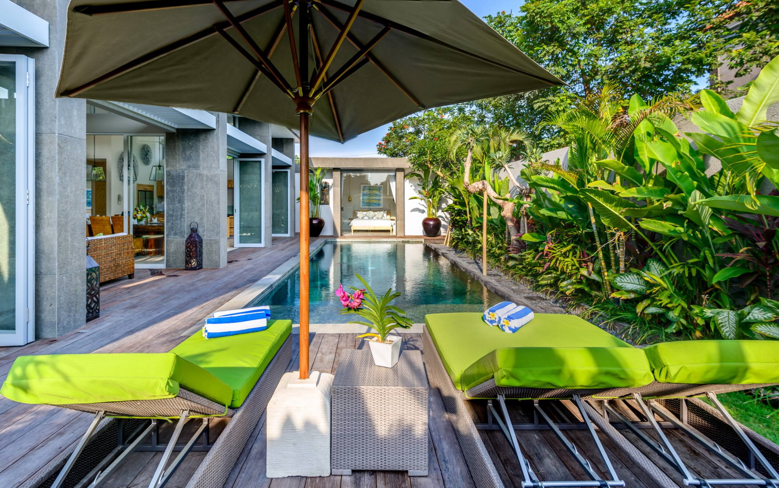 Luxury 4BR, Sleeps 8, Daily BF, Butler, 24hr Sec. 13