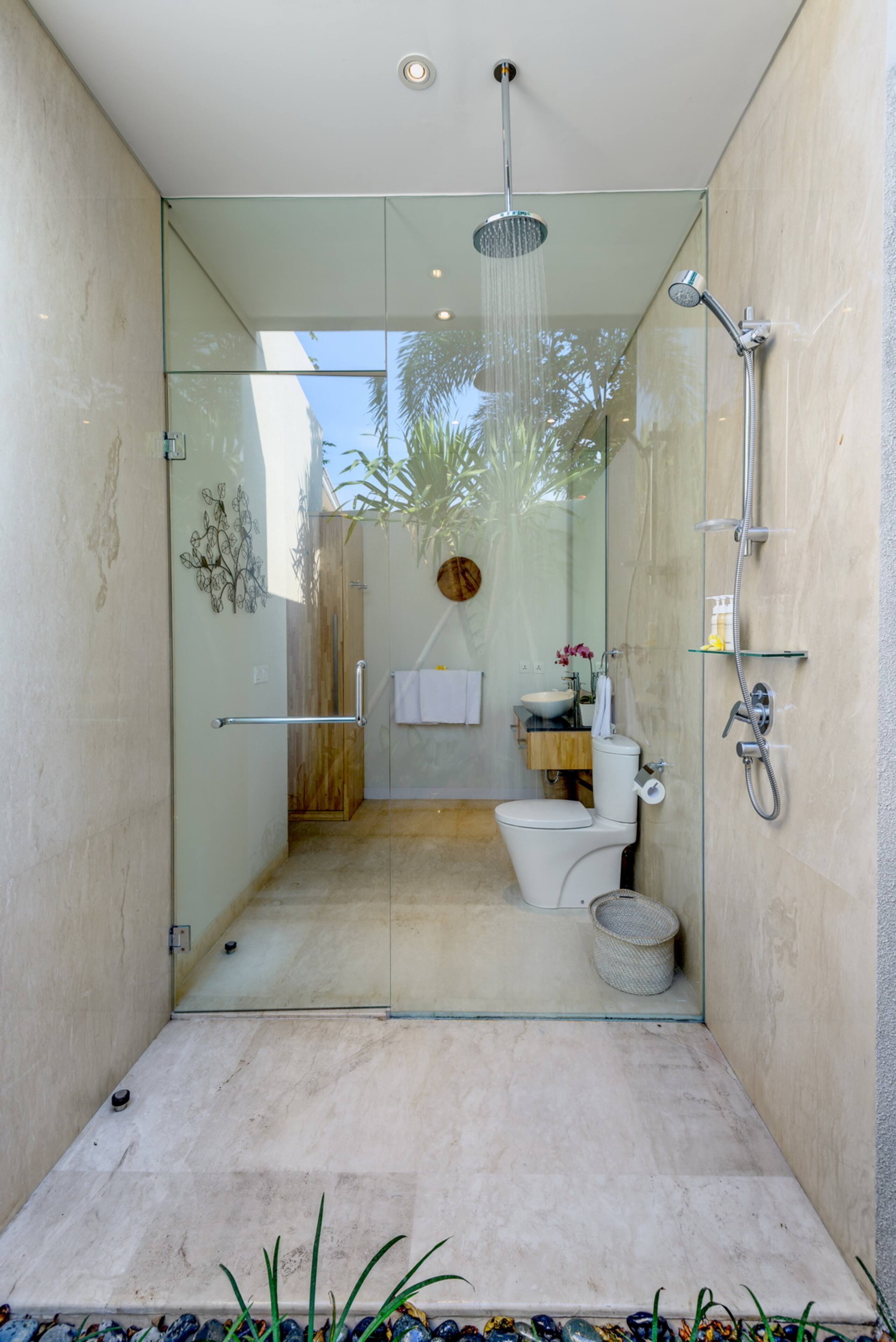 Luxury 4BR, Sleeps 8, Daily BF, Butler, 24hr Sec. 27