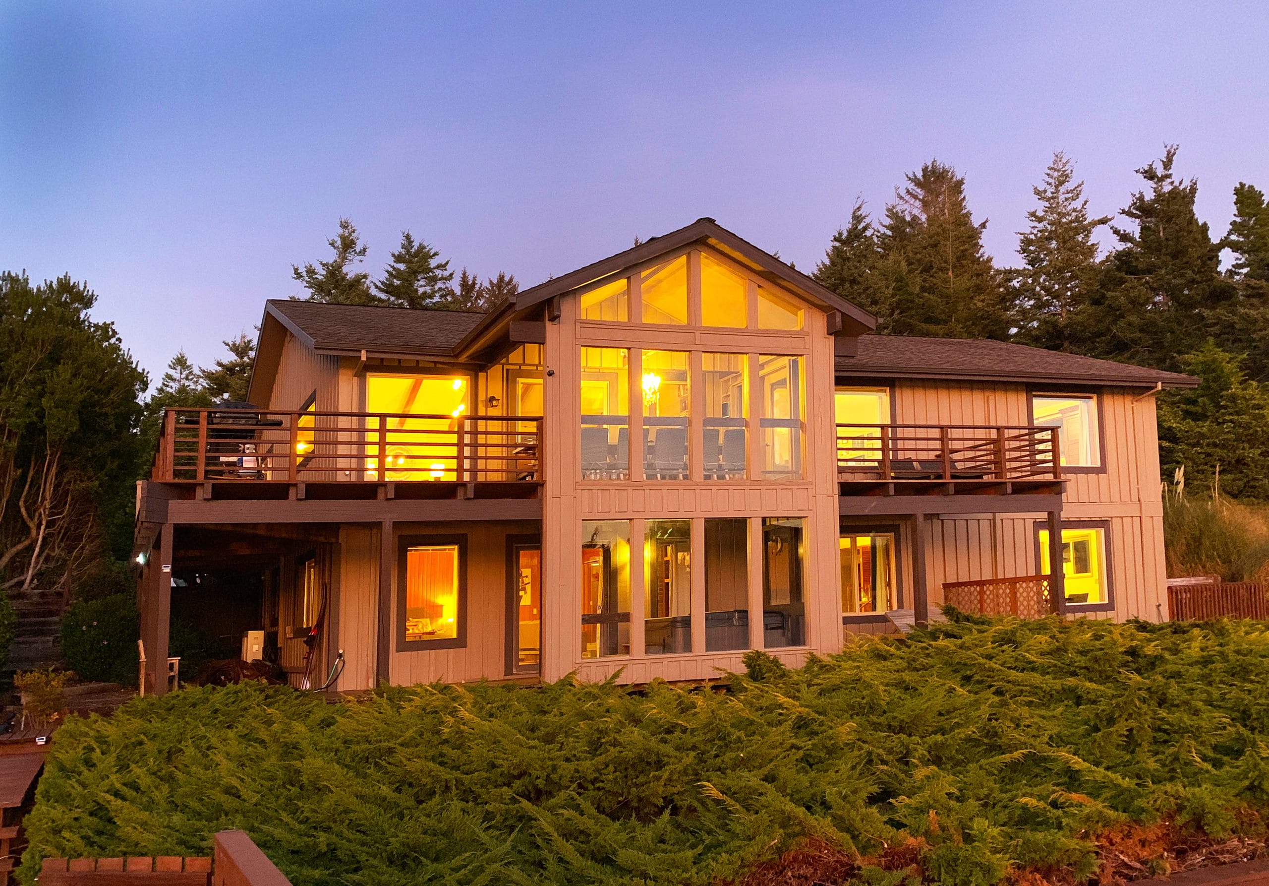 Floras Lake Getaway - Spectacular Lakefront House 7