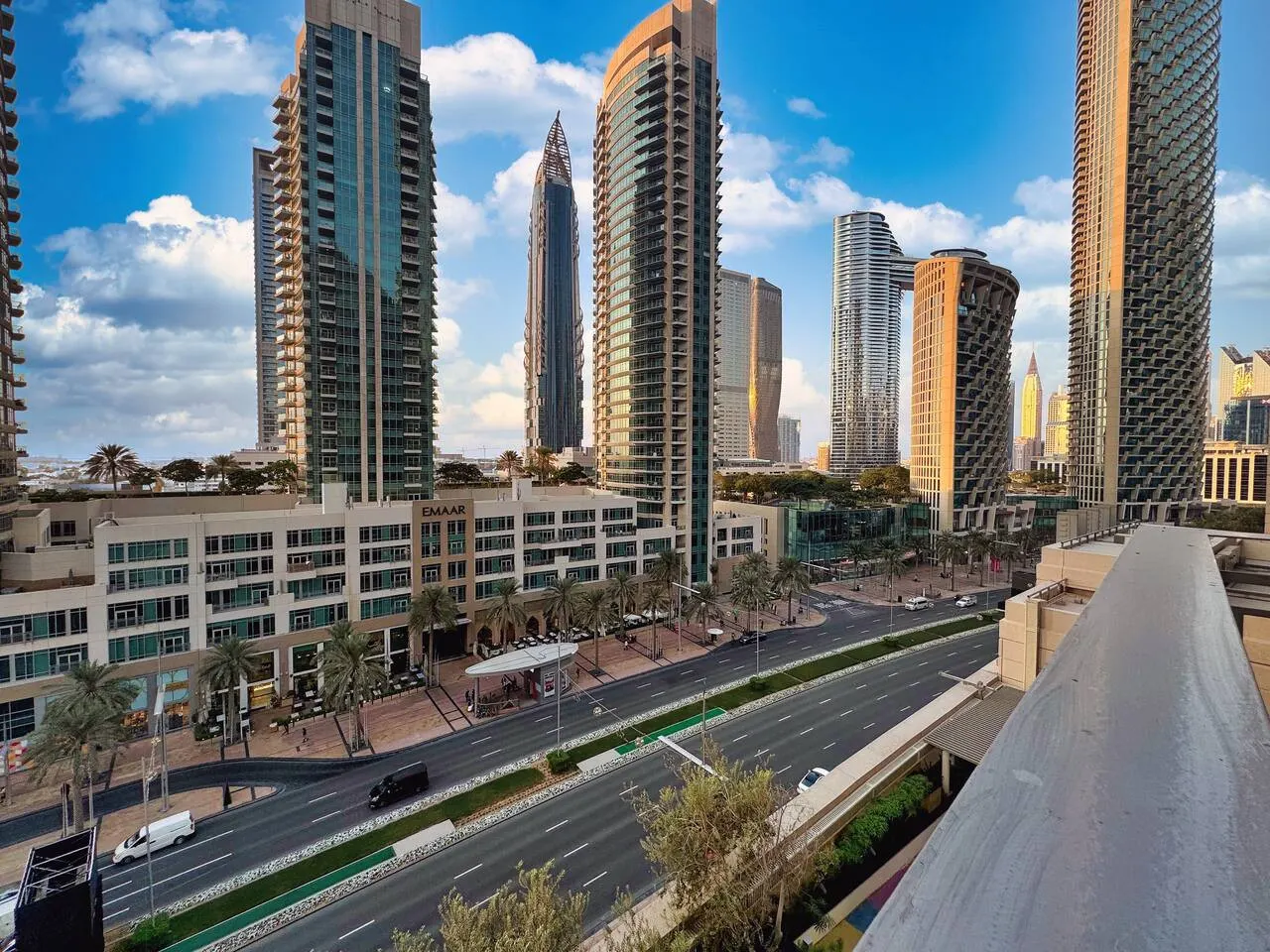 DreamShoma -2BR Deluxe Downtown Skyview 11