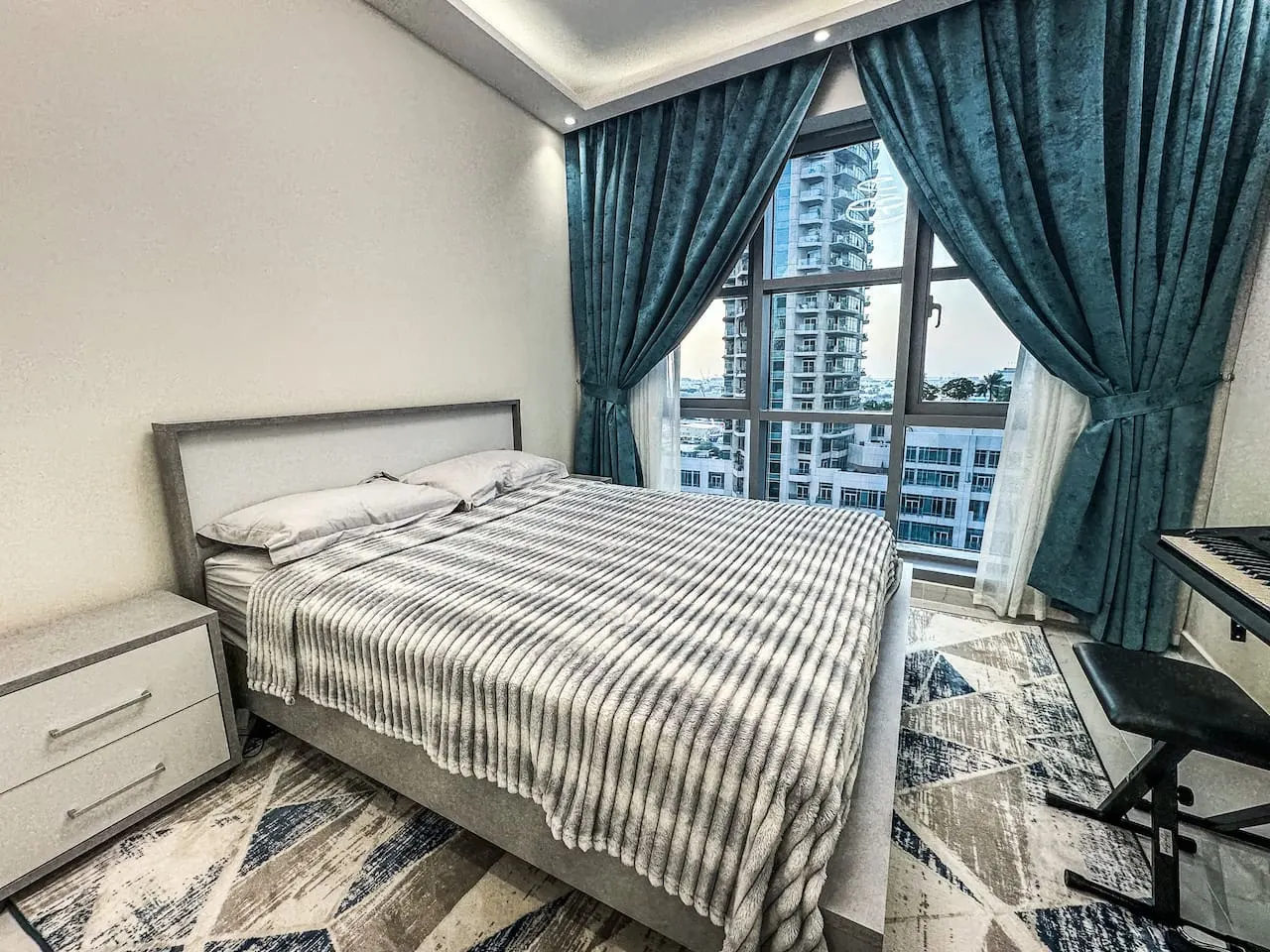 DreamShoma -2BR Deluxe Downtown Skyview 8