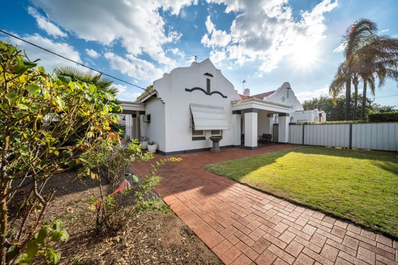Redgum on Rugless—Coastal Charm near Glenelg Beach 6