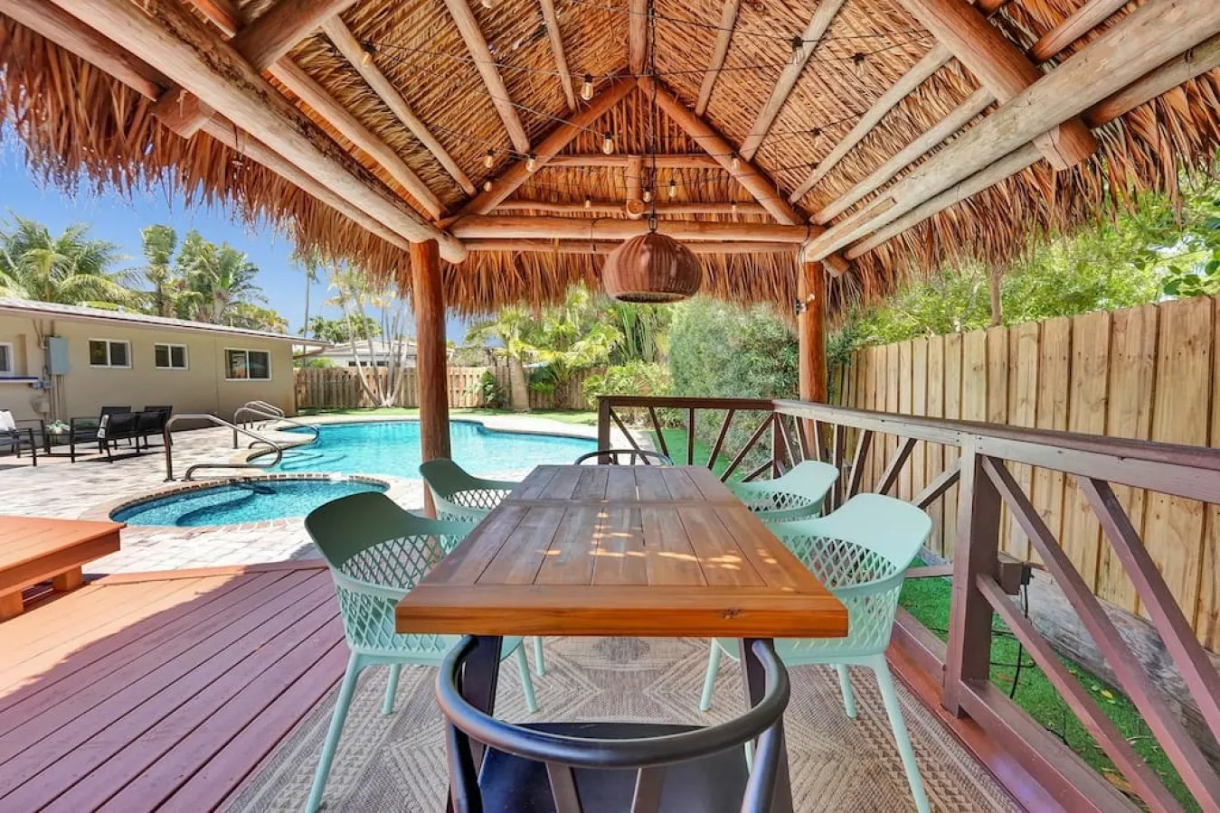 Heated Pool - Hot Tub - Central Location Extended Stay