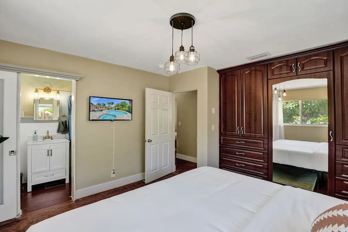 Heated Pool - Hot Tub - Central Location Extended Stay 18