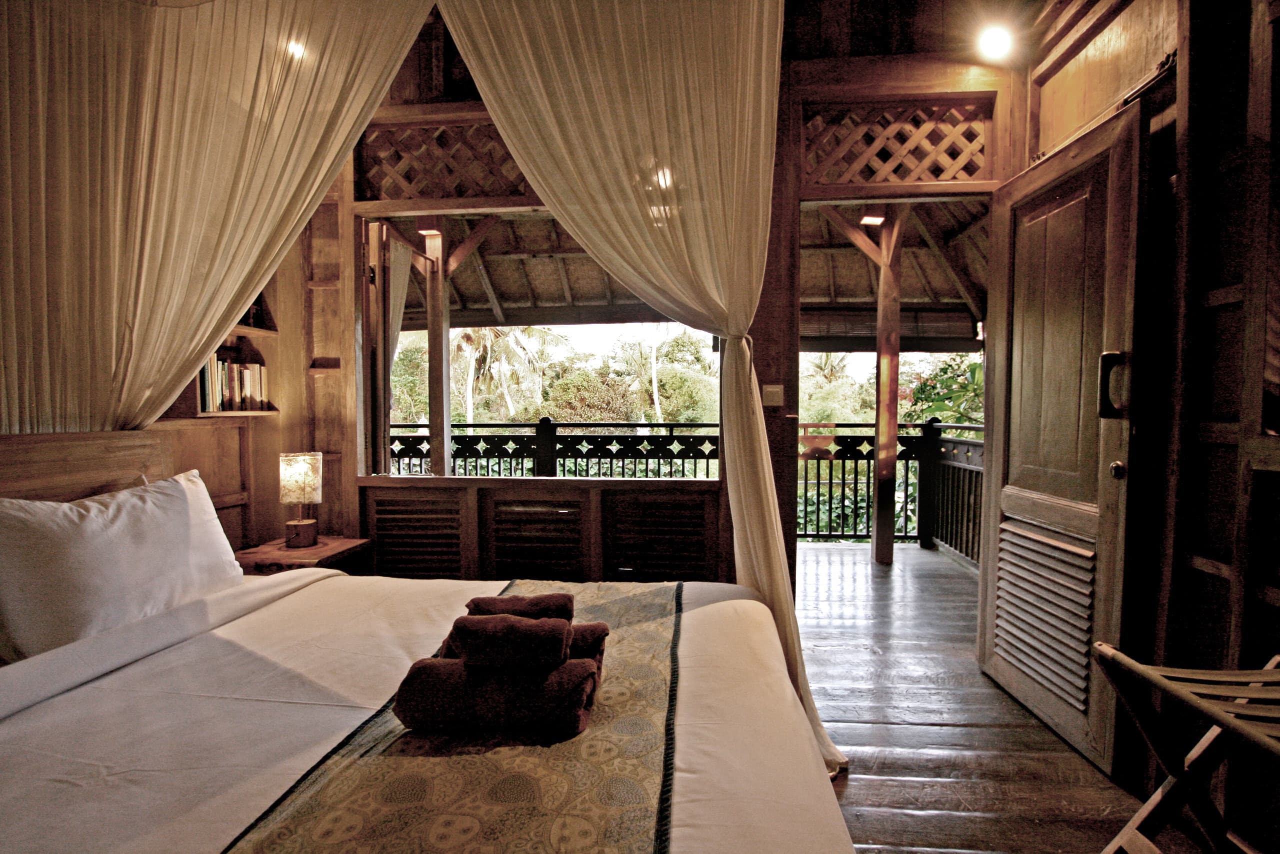 Noka House: Wabi-sabi Artist Eco Villa in Ubud