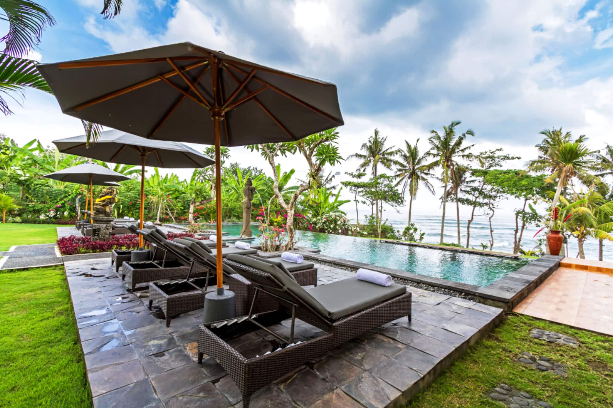 Bali Natha Bungalows Canggu (Beach Front View)