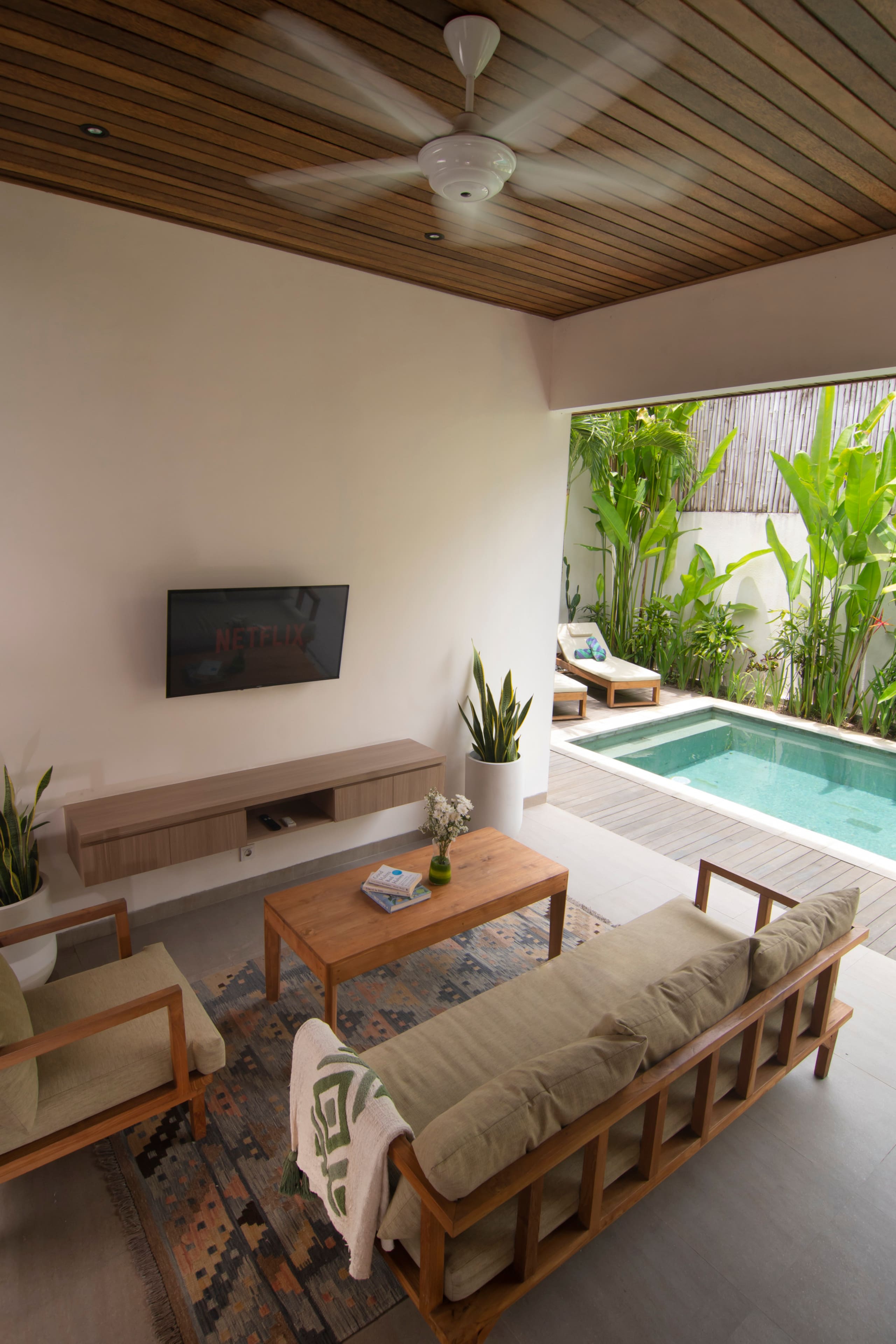 LaBumbak, Tranquil Private Pool Villa Near Canggu 9