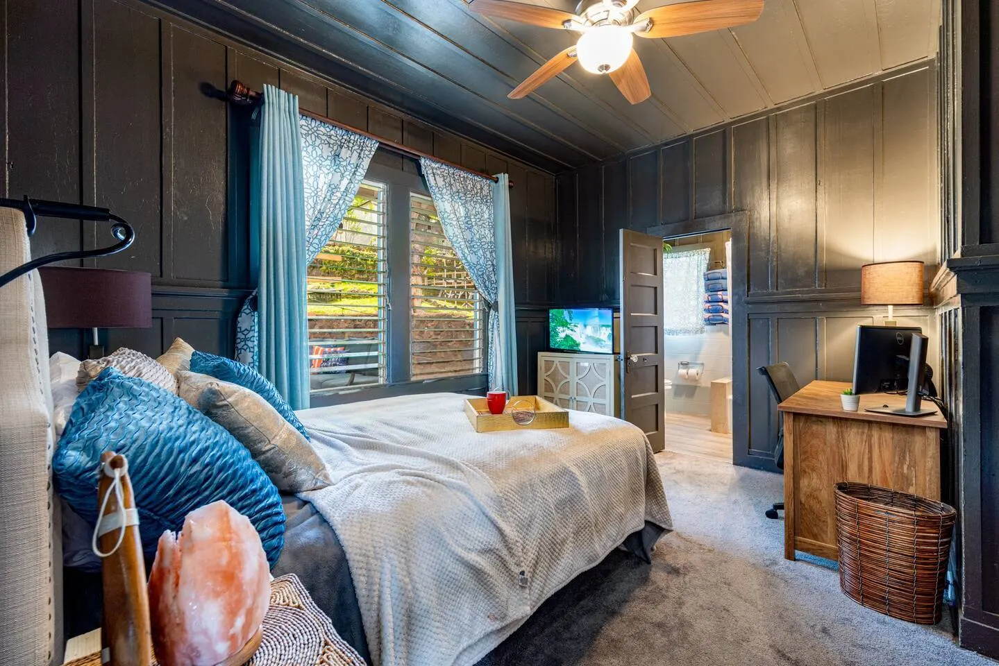 Honolulu Home 3/2.30+ day stays by law 11