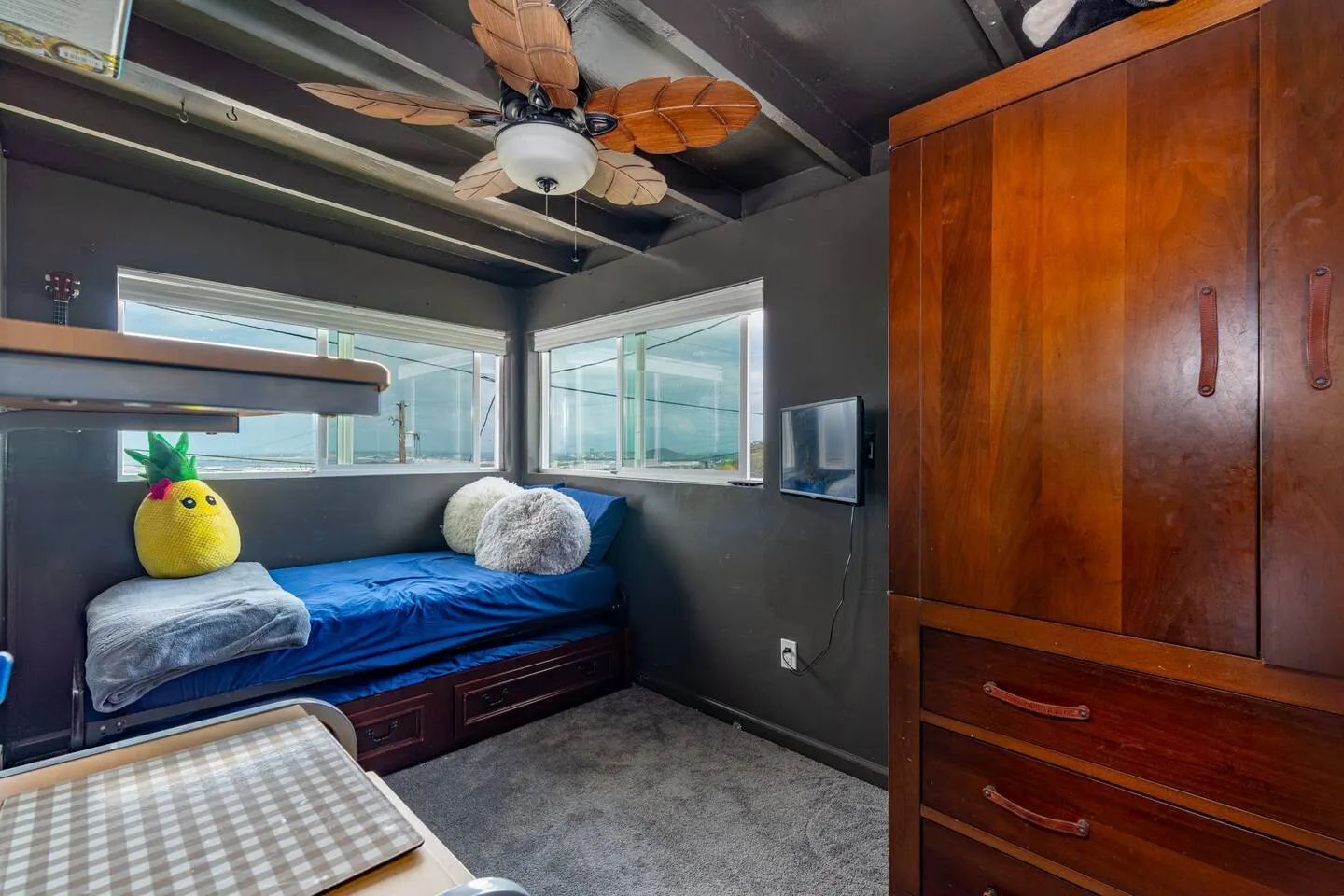 Honolulu Home 3/2.30+ day stays by law 14