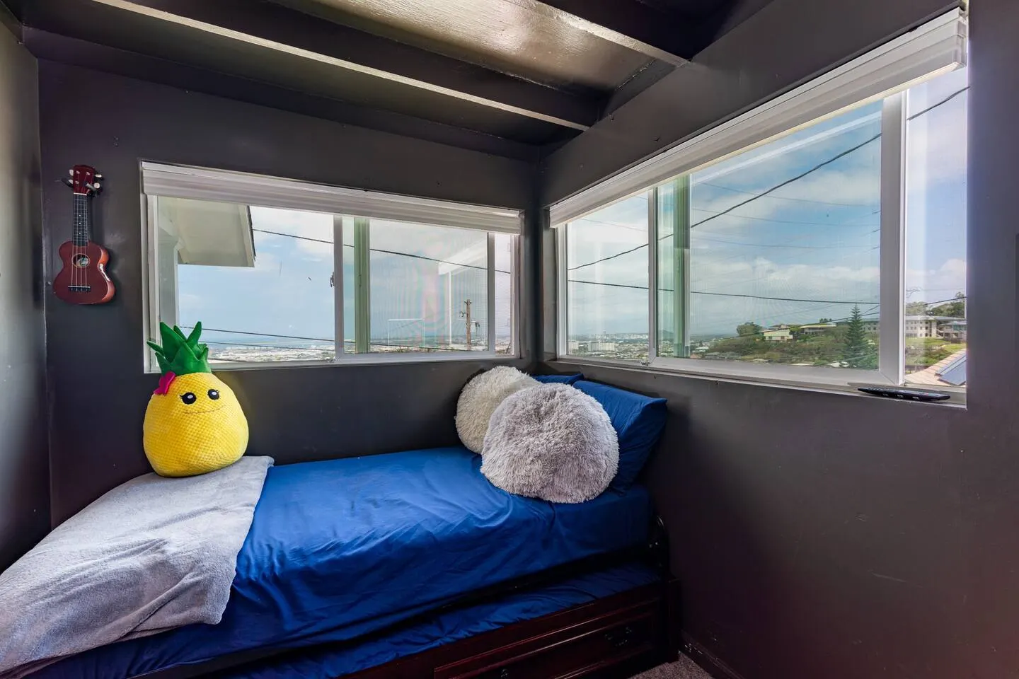 Honolulu Home 3/2.30+ day stays by law 15