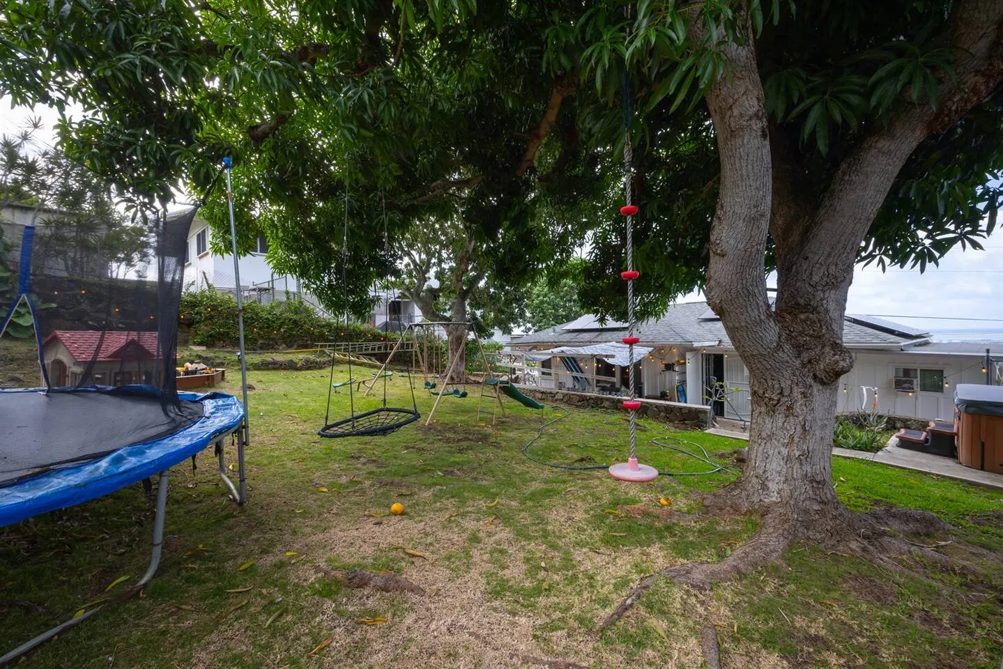 Honolulu Home 3/2.30+ day stays by law 16