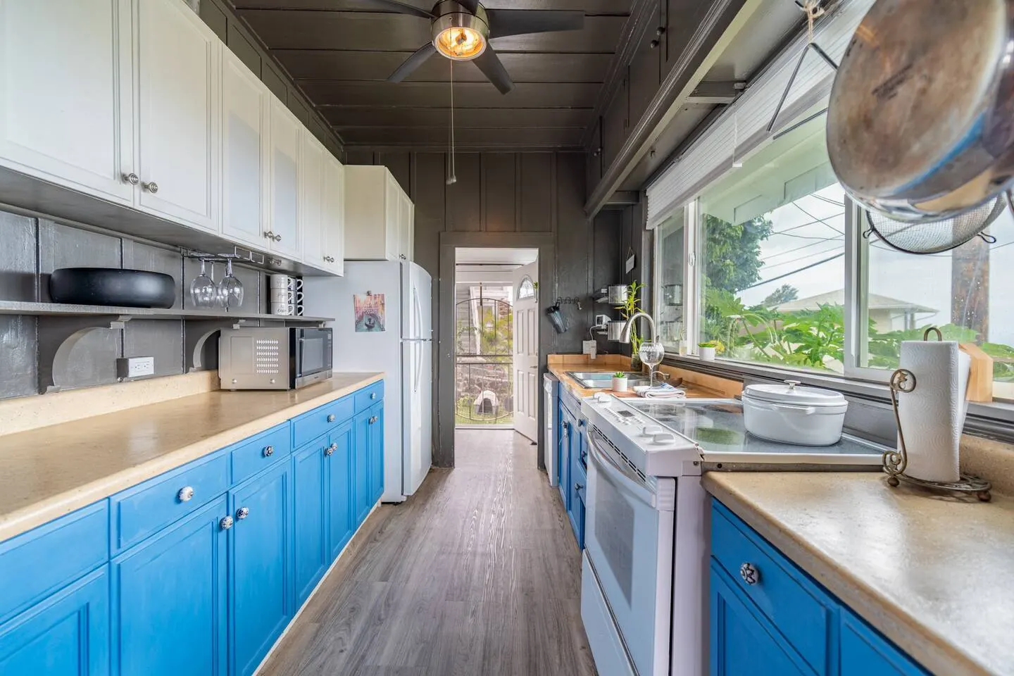 Honolulu Home 3/2.30+ day stays by law 3