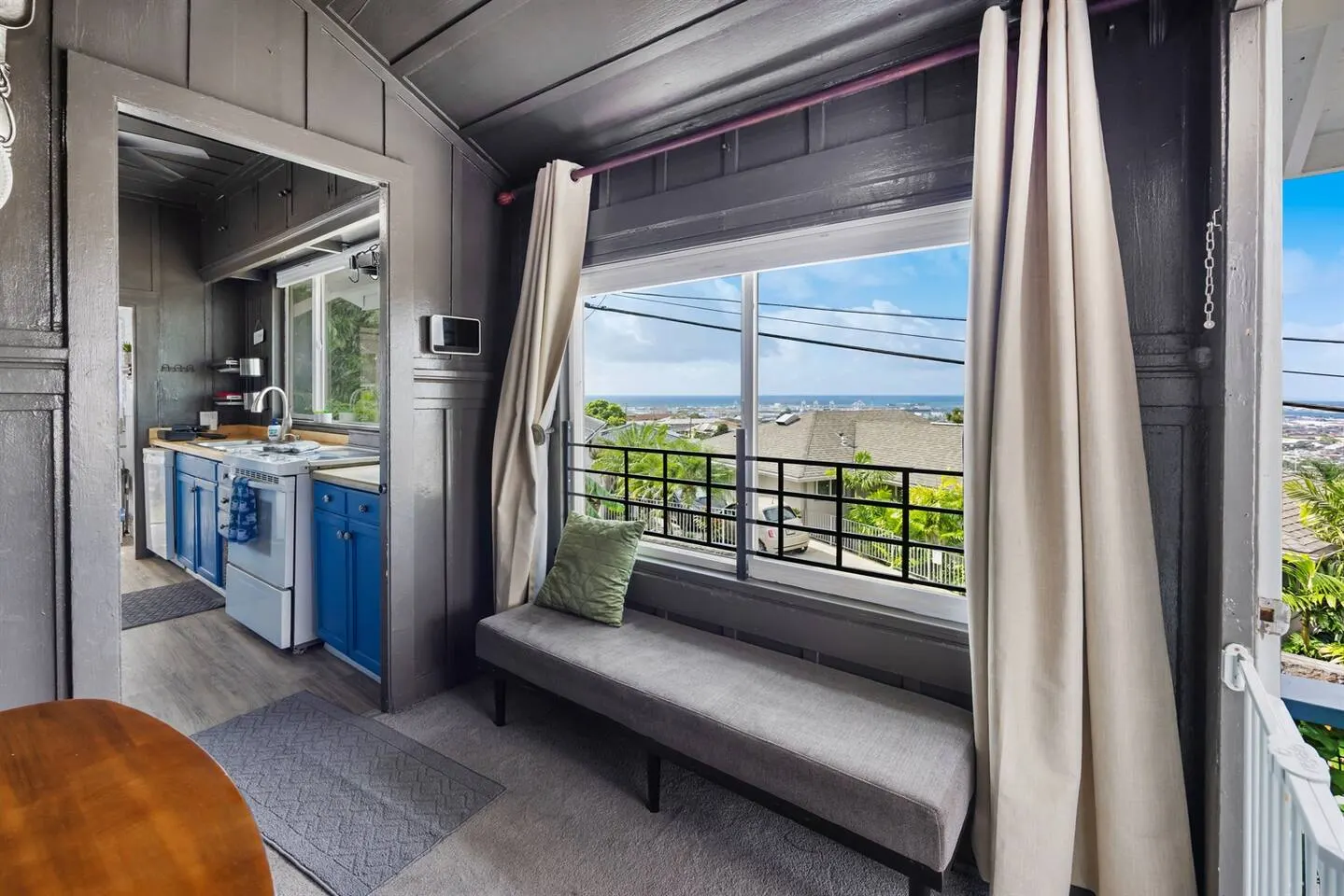 Honolulu Home 3/2.30+ day stays by law 6