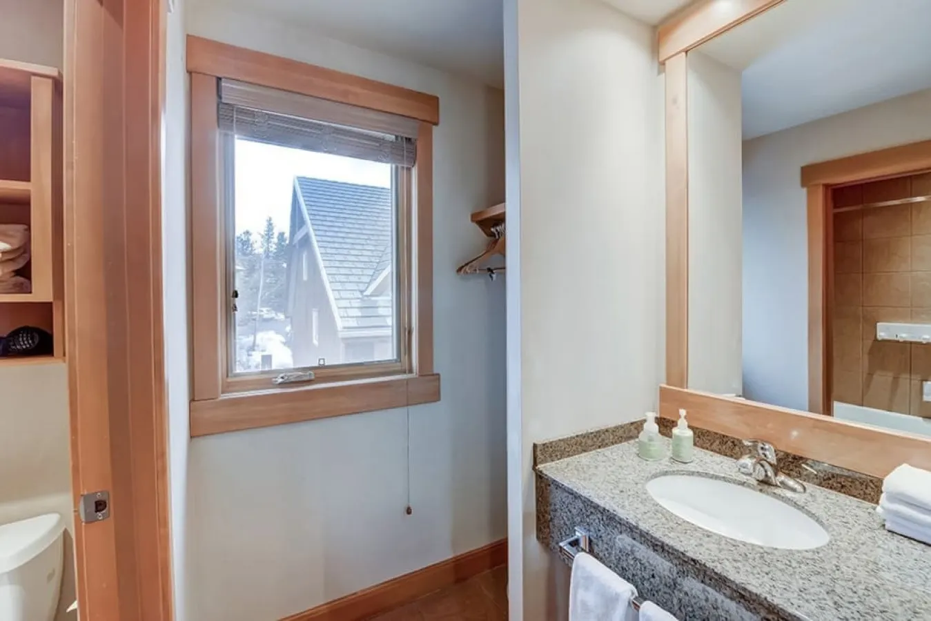 Mountain Top Escape w/ Pool, Hot Tub + Games Room! 20