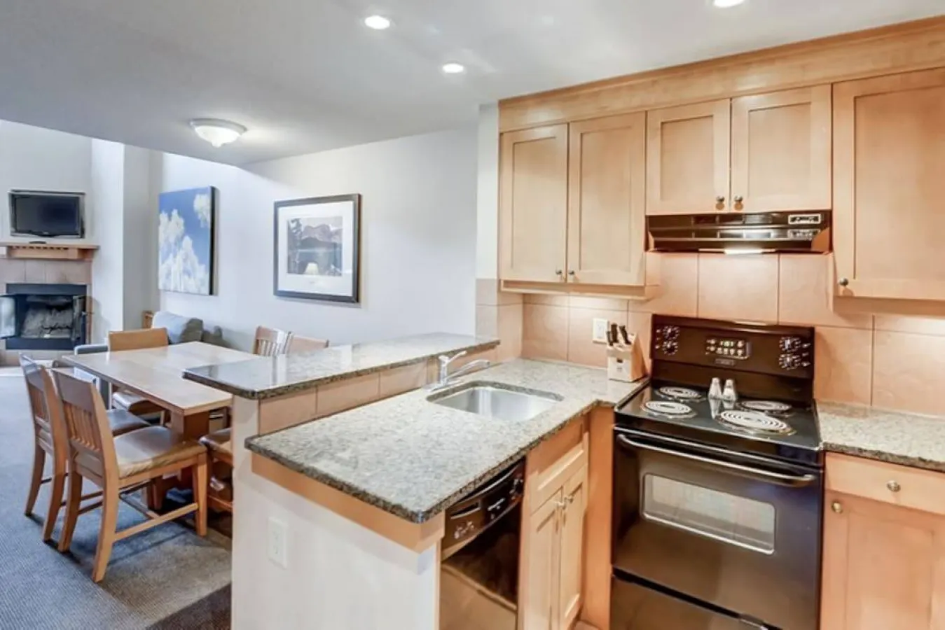 Mountain Top Escape w/ Pool, Hot Tub + Games Room! 7