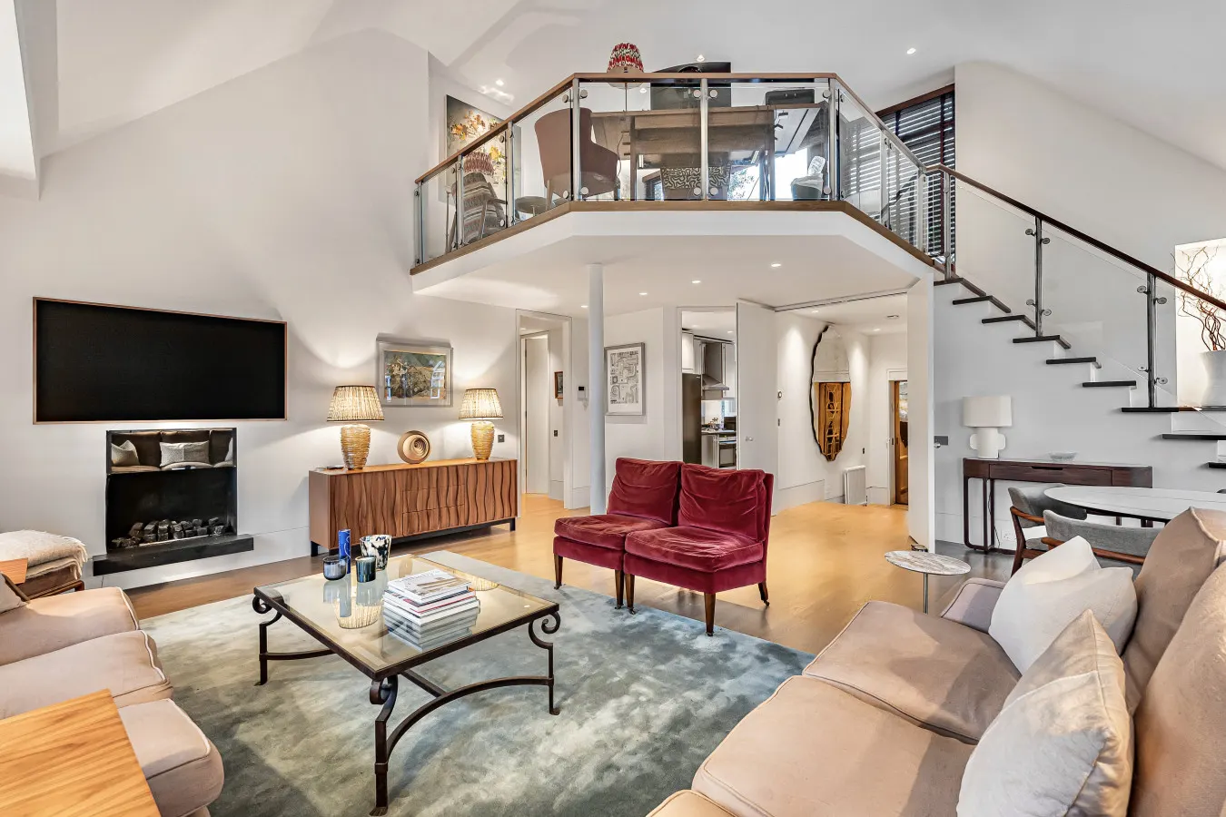 The Mayfair Penthouse | Private Elevator, Large Rooftop Terrace & Central AC — foto 2