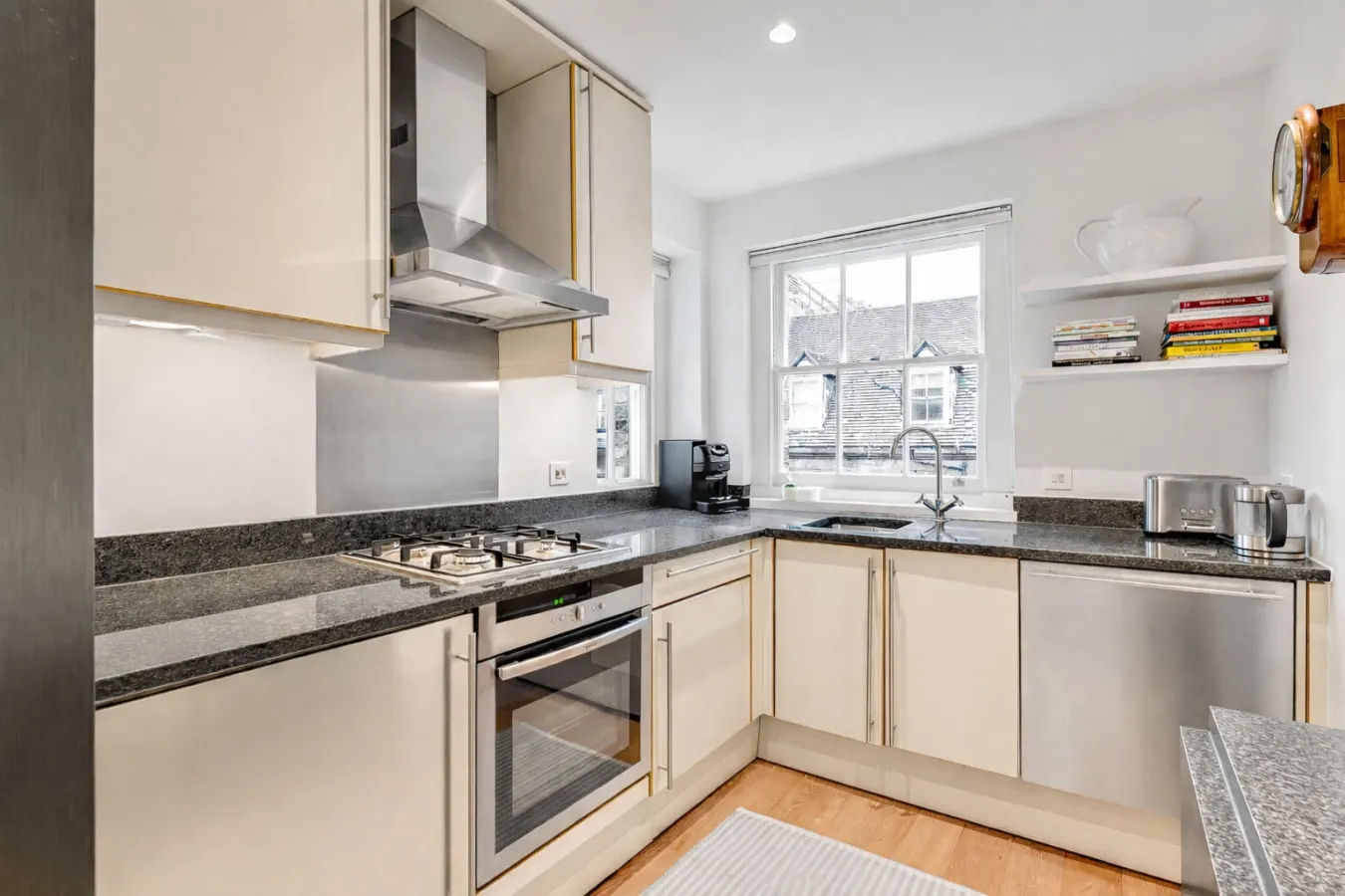 The Mayfair Penthouse Private Elevator, Large Rooftop Terrace & Central AC 17
