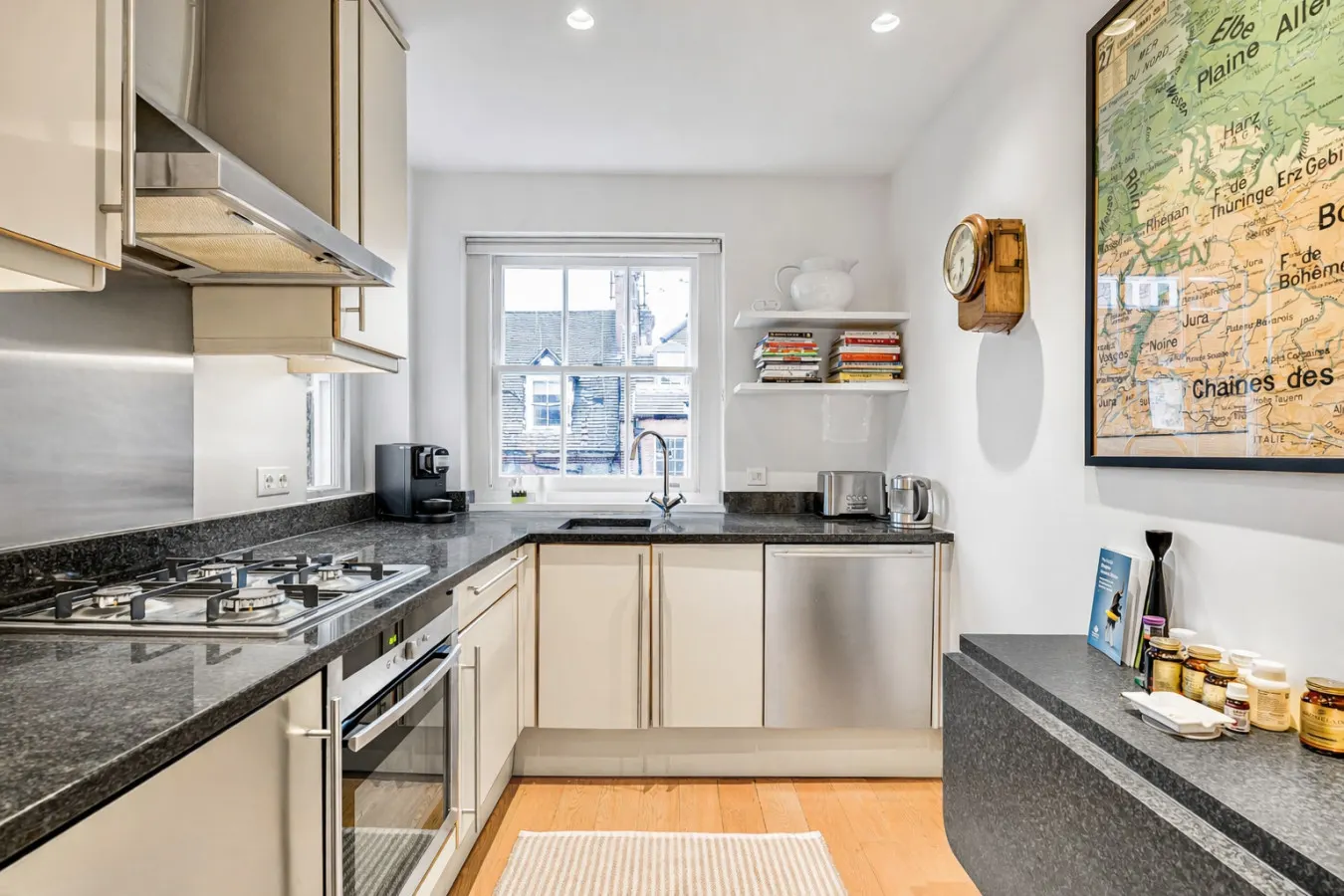 The Mayfair Penthouse Private Elevator, Large Rooftop Terrace & Central AC 18