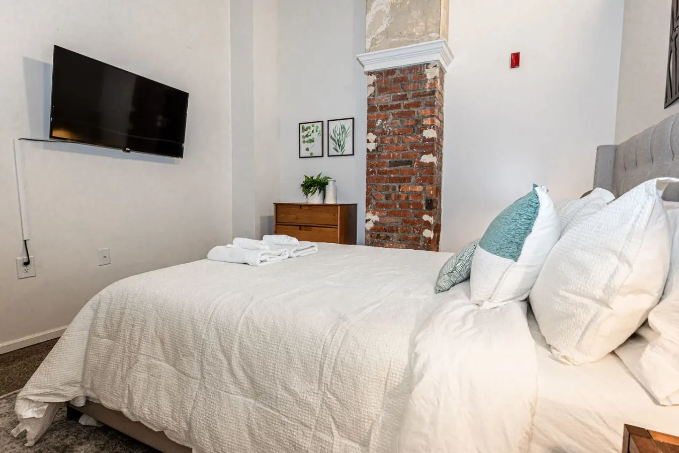 Downtown Urban Retreat 11